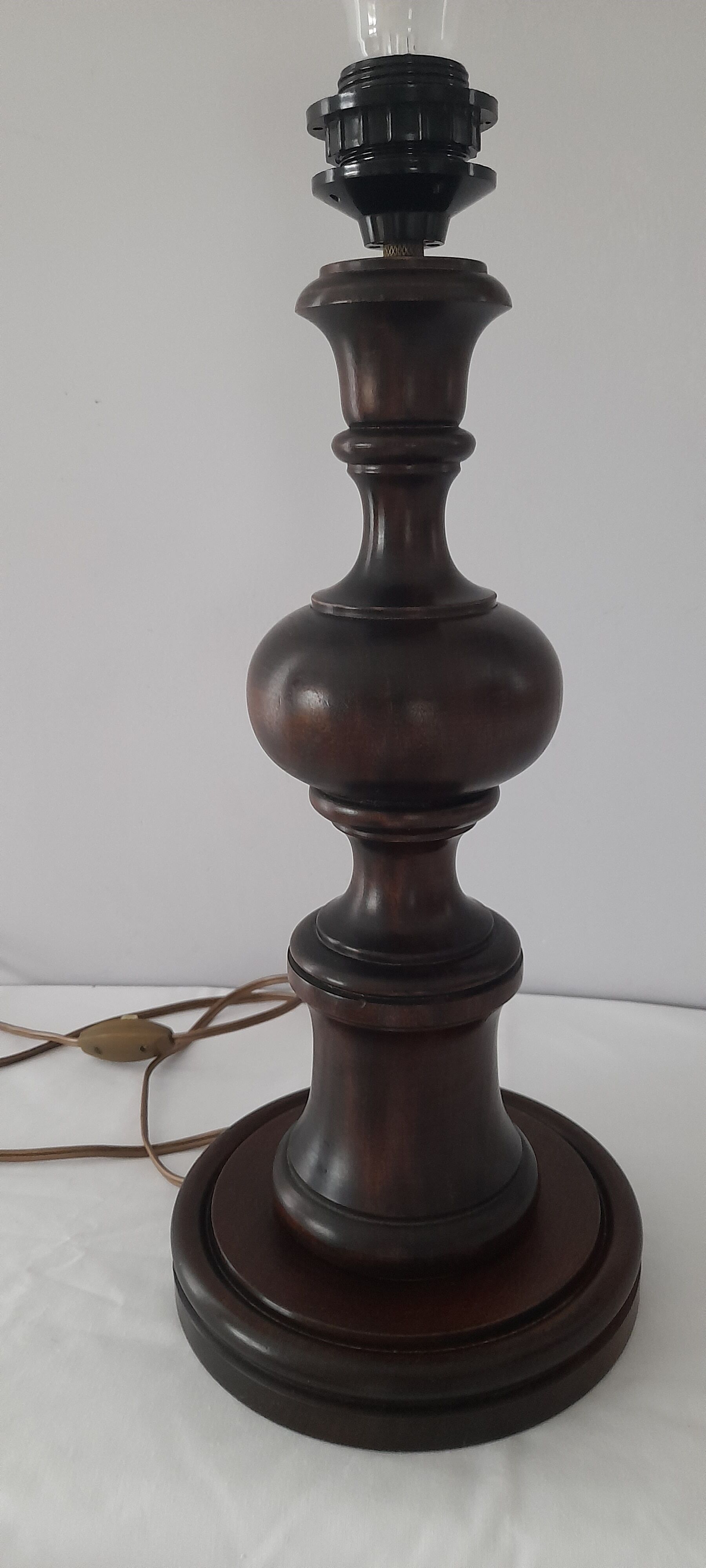 Wooden lamp base turns