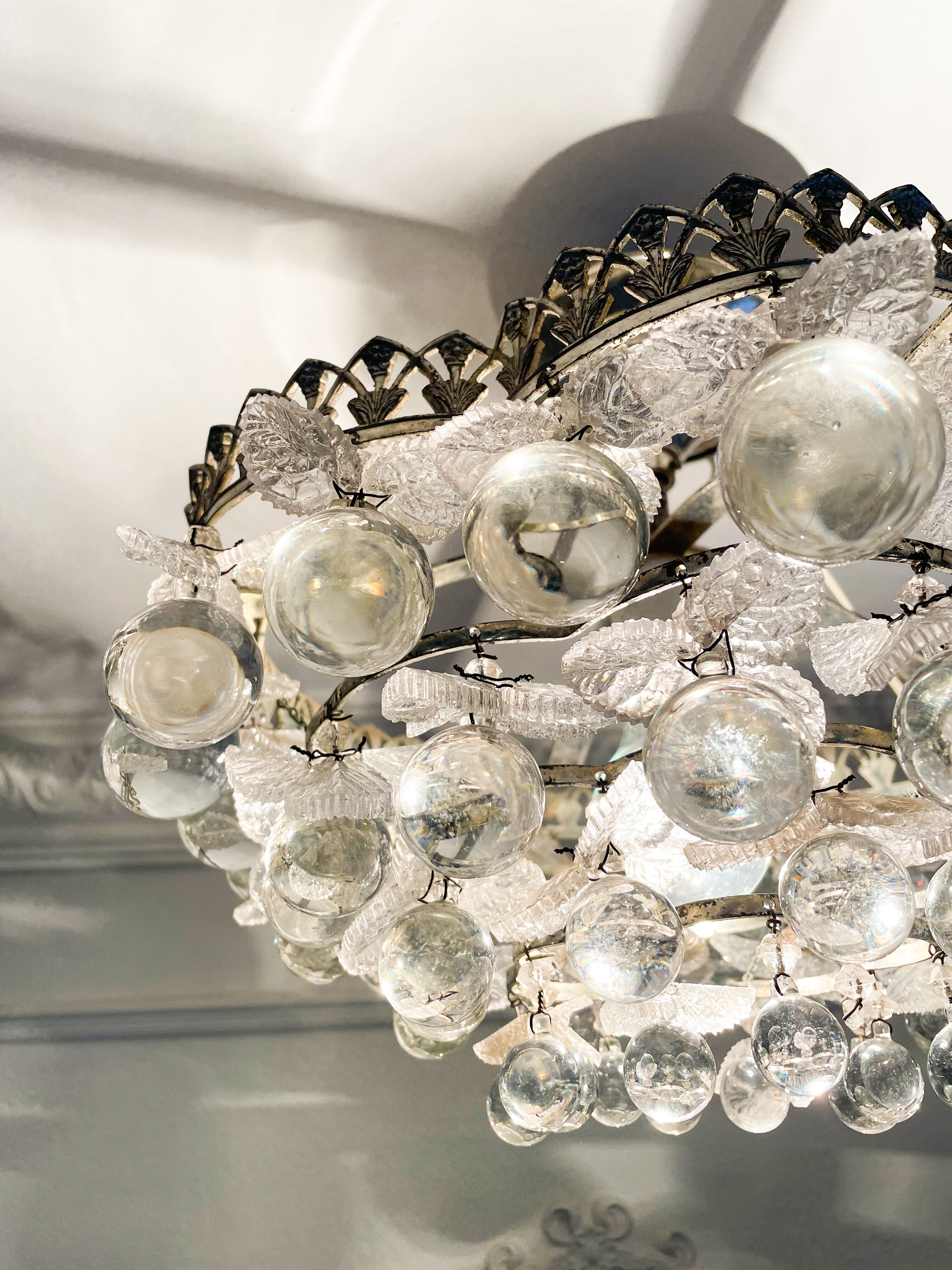 Vintage crystal ceiling light decorated with leaves and clusters – Spain