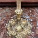 Chandelier de style rococo.
