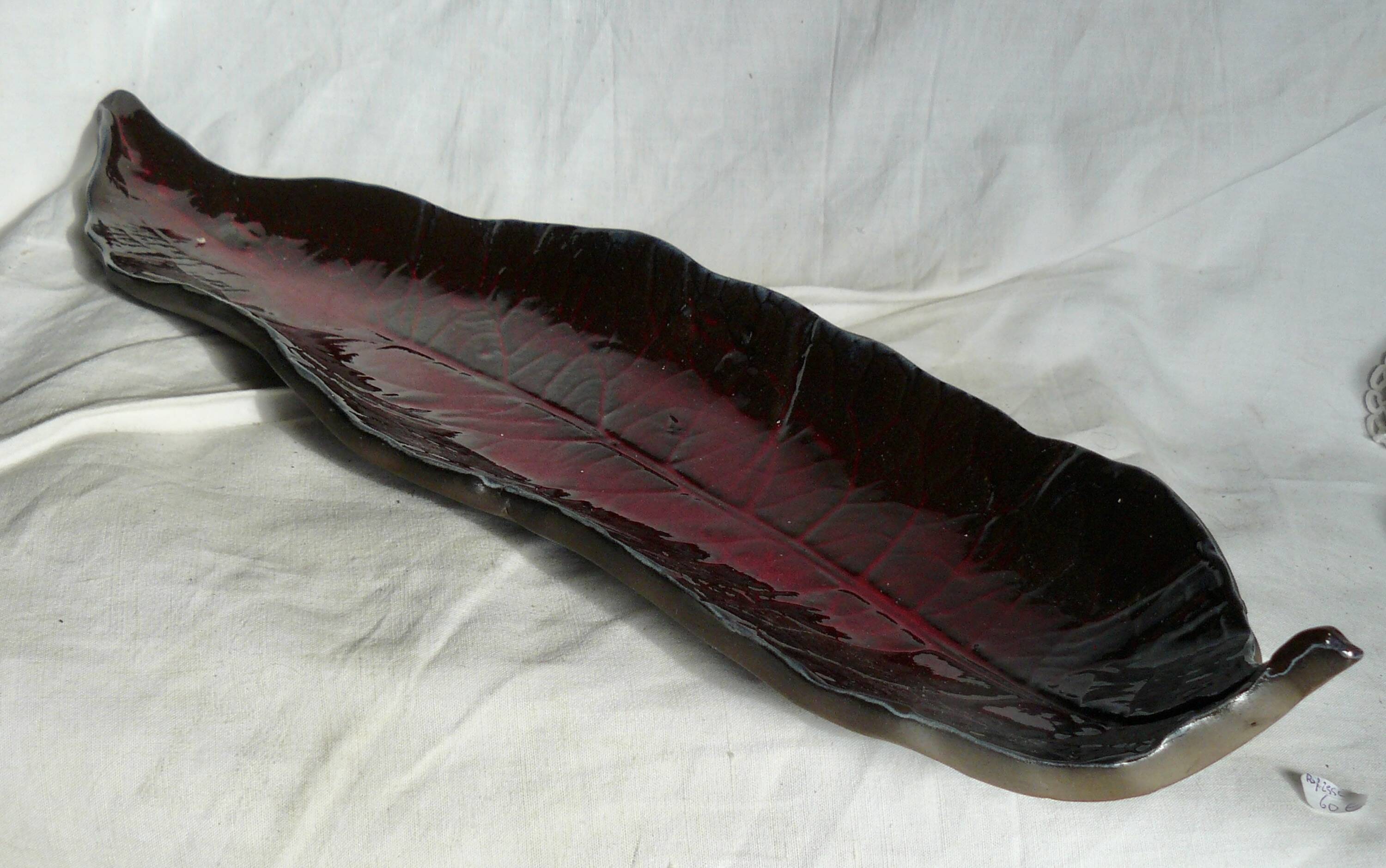 Vintage 1980s ceramic dish in the shape of a banana leaf