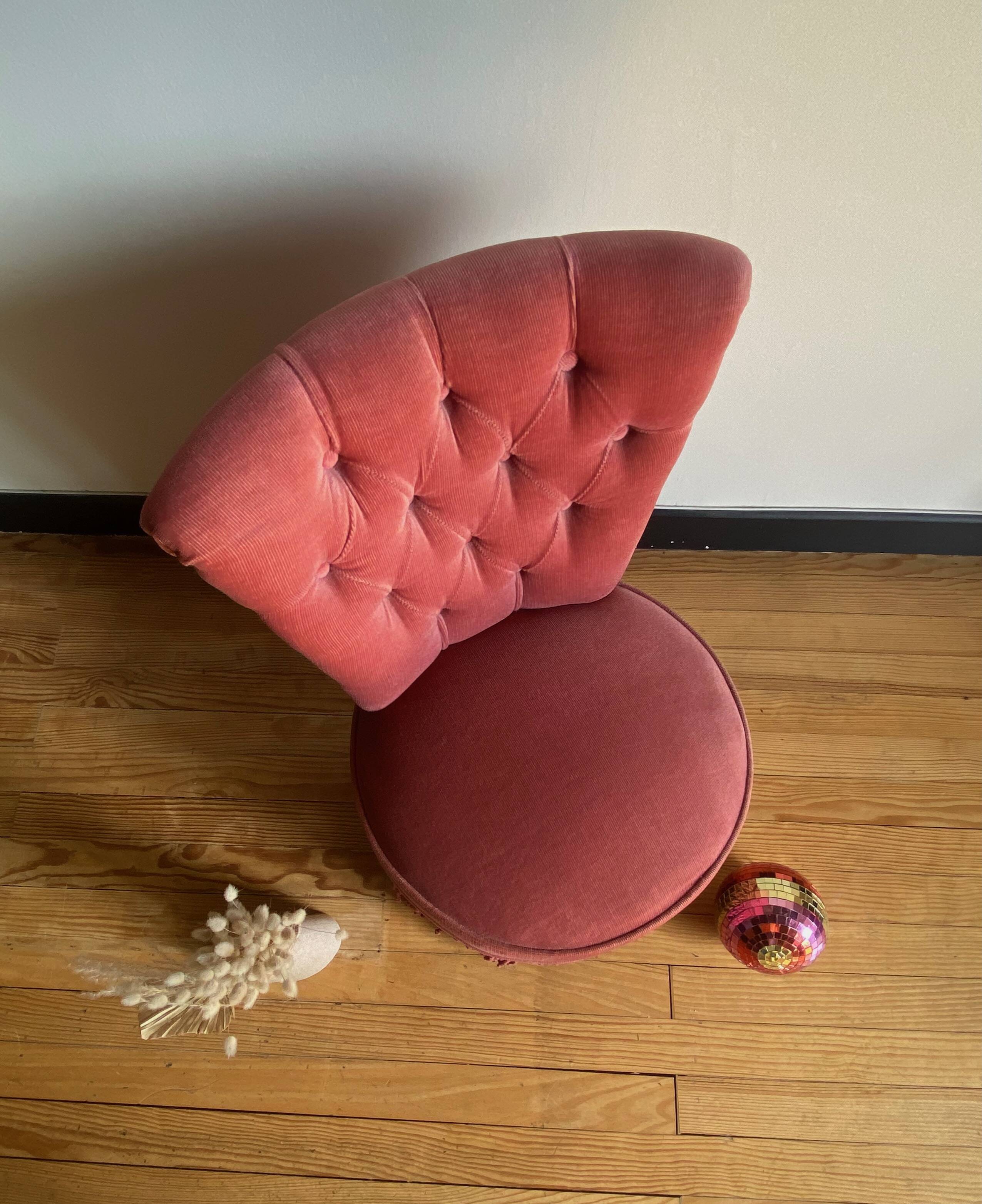 Mariette pink toad fireside chair