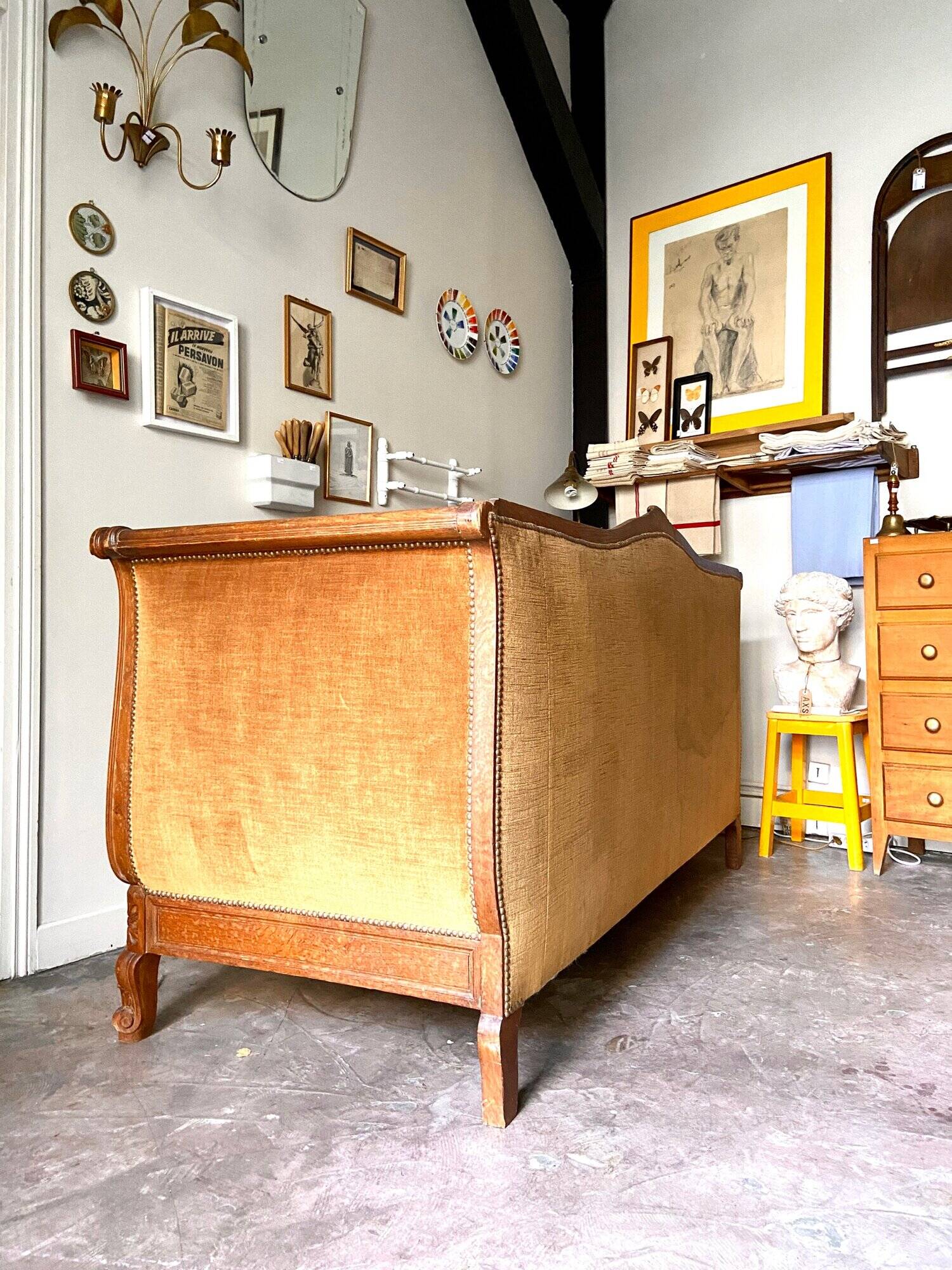 Bench, roller daybed in chiseled wood and ocher velvet, mid-19th century