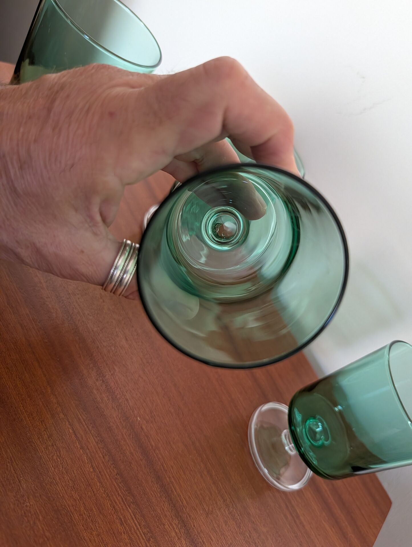 4 stemmed glasses in emerald green glass – 1970s