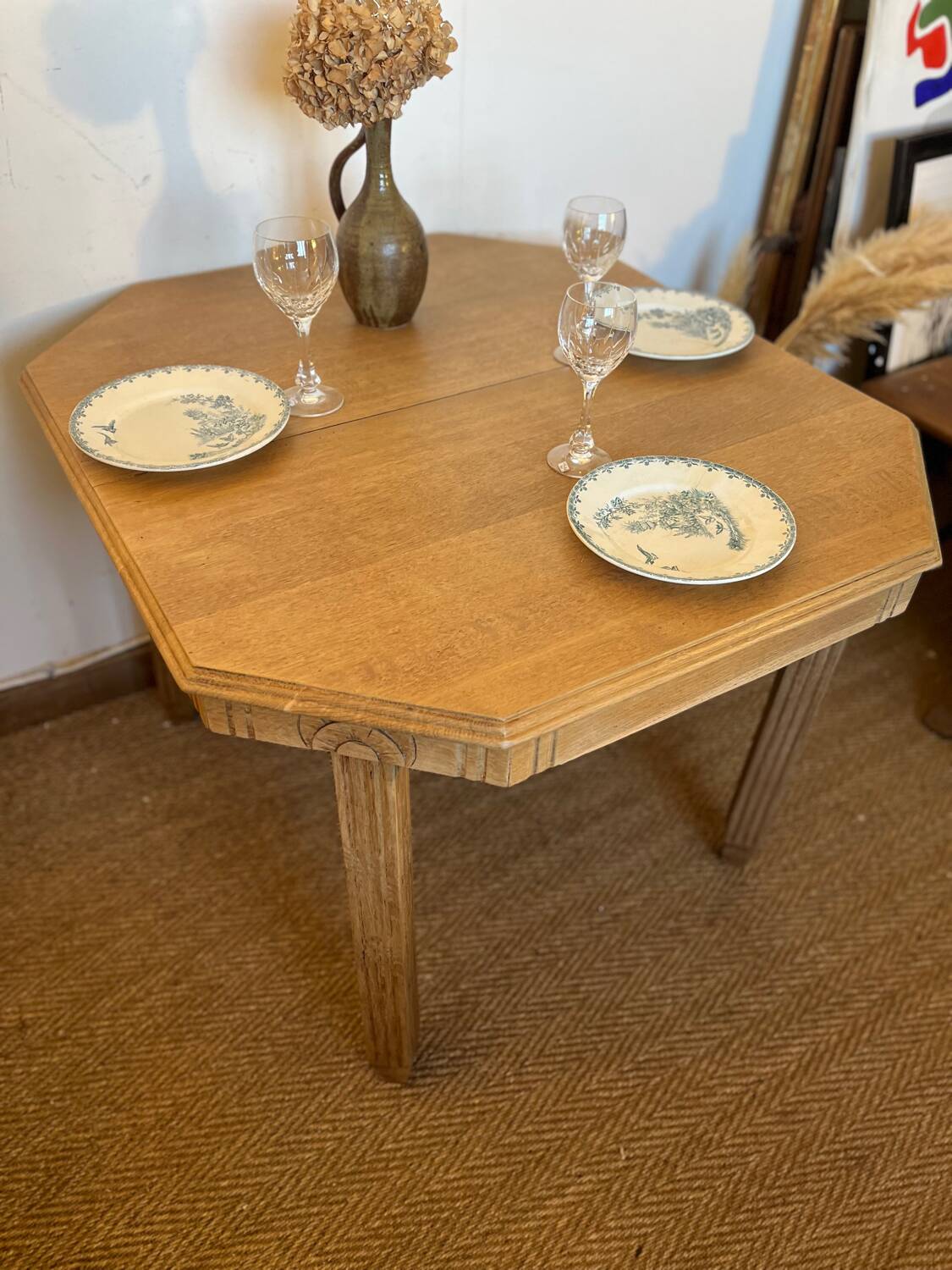 Extendable wooden art deco table for 4 to 8 people