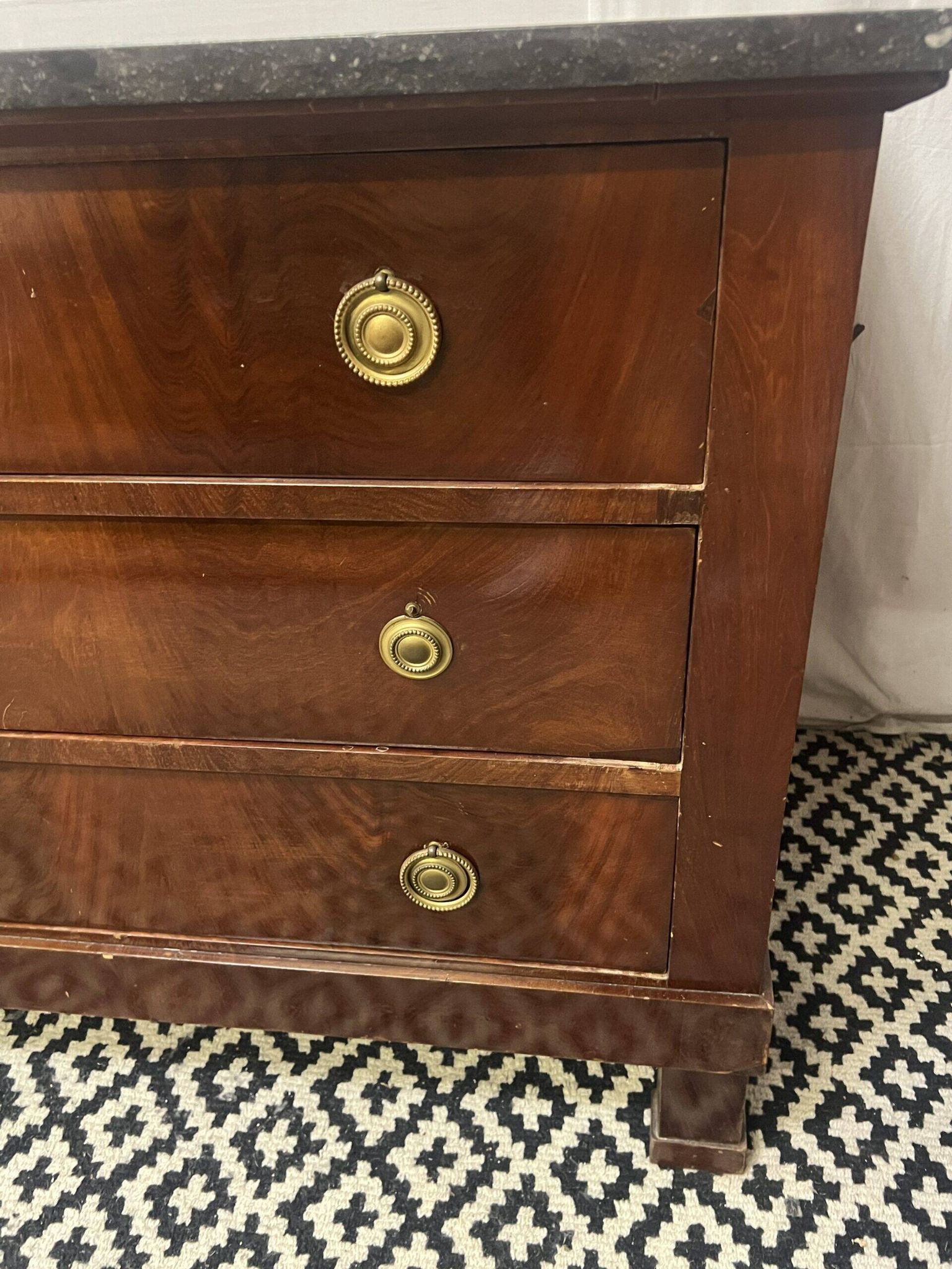Empire chest of drawers, early 19th century period in mahogany veneer
