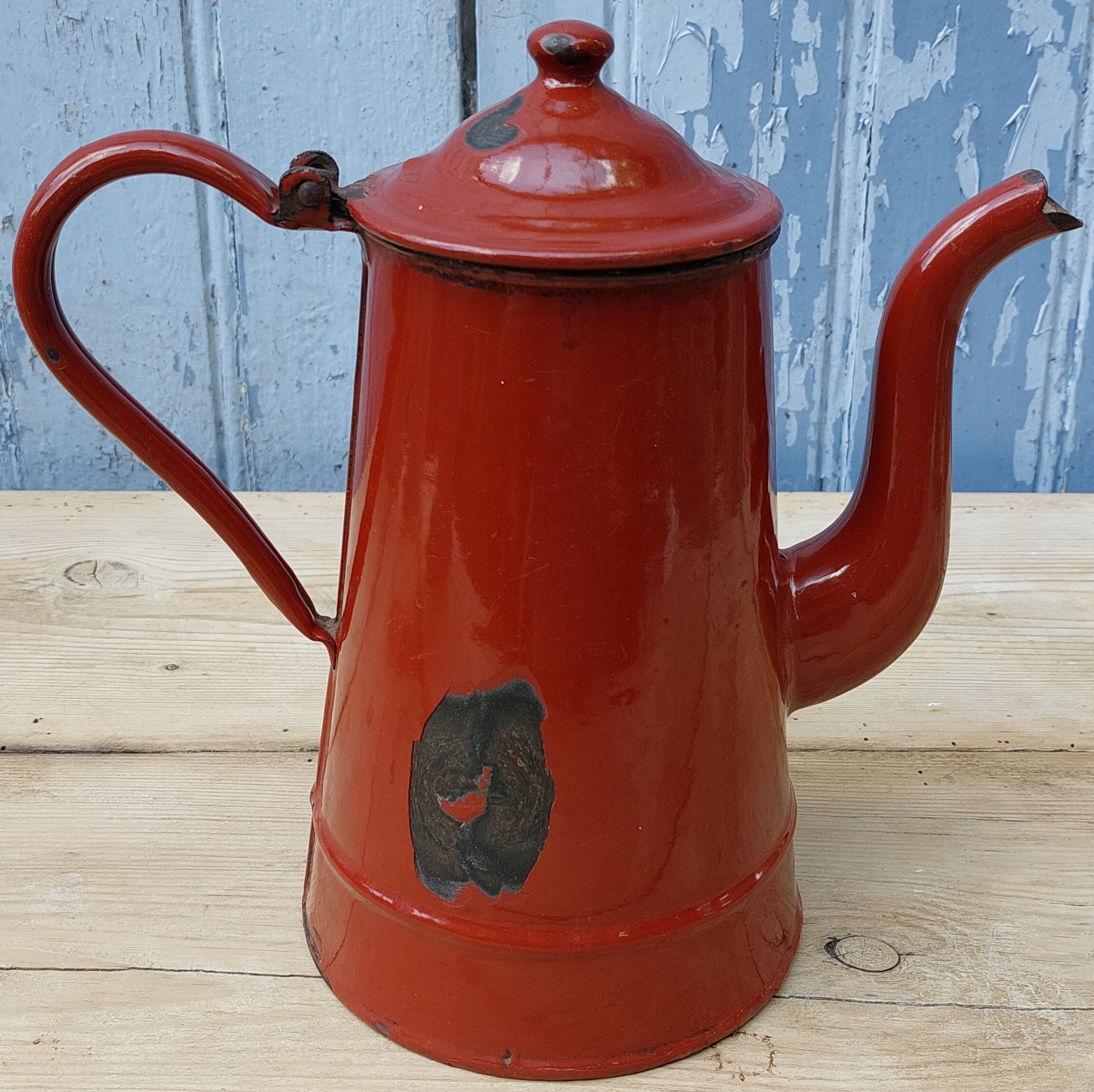 Brown enamelled coffee maker