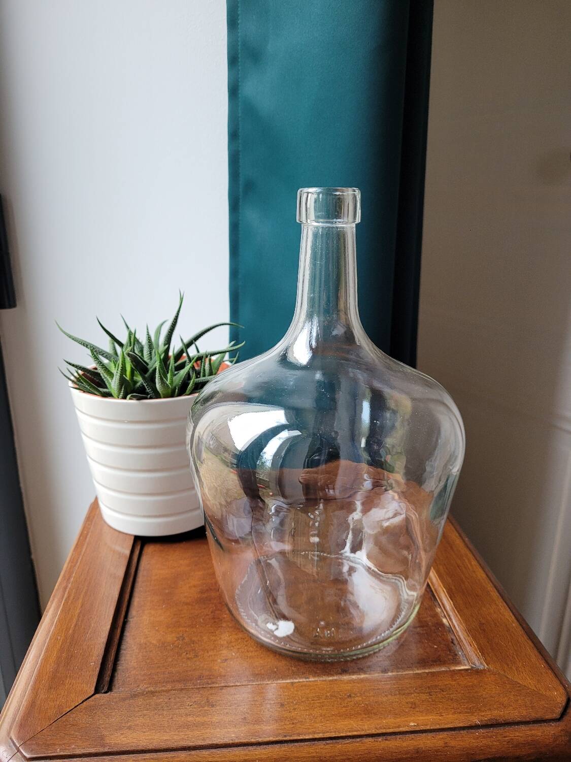 Transparent demijohn vase