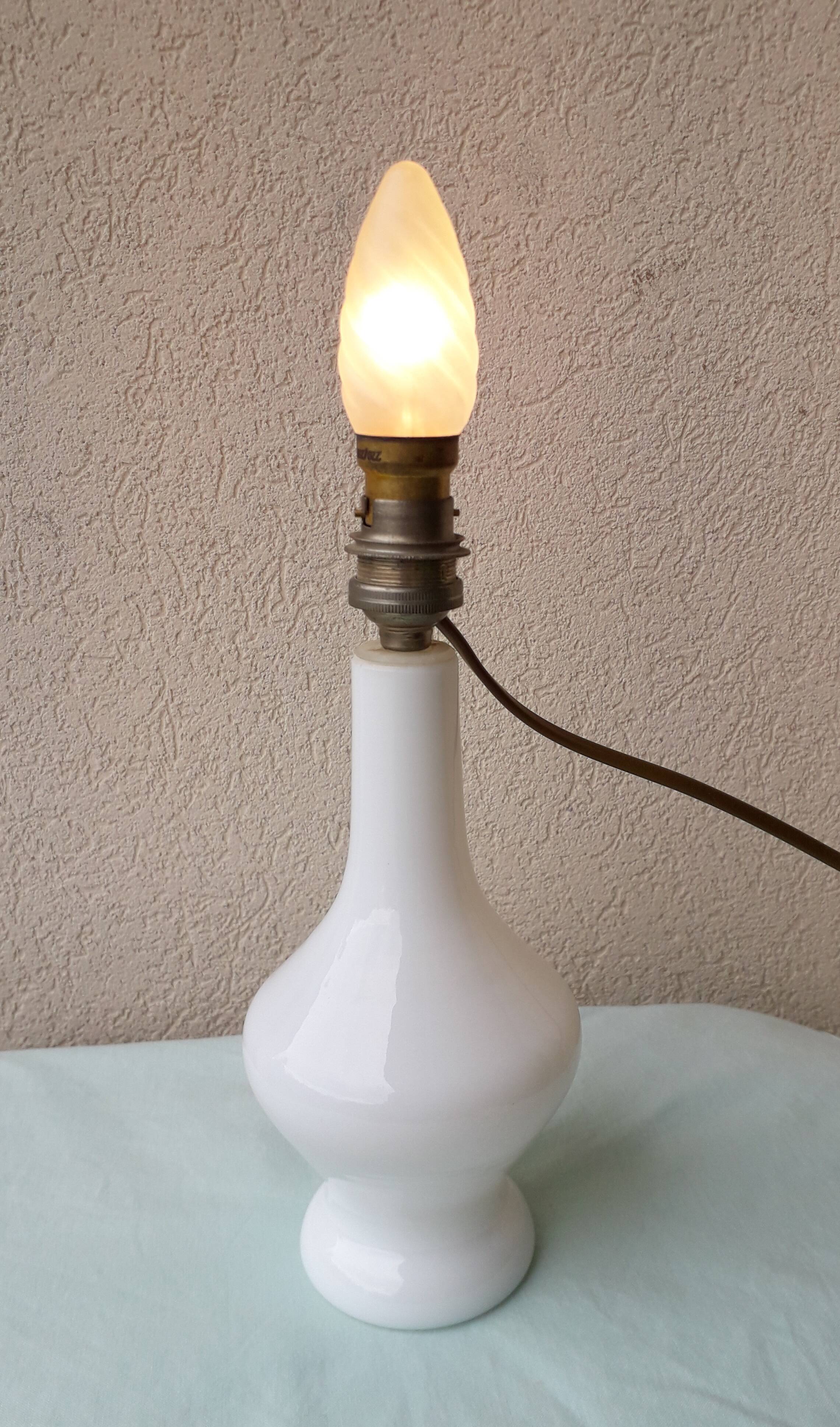 Pied de lampe opaline