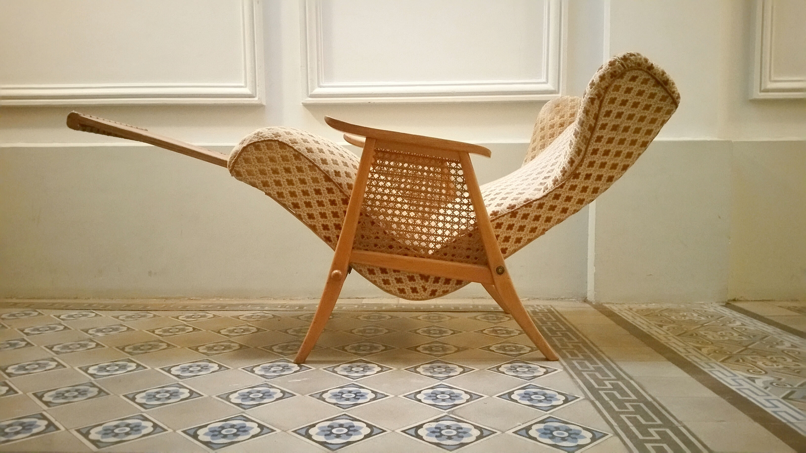 Chair wing chair has ears and has system relaxation 50/60s