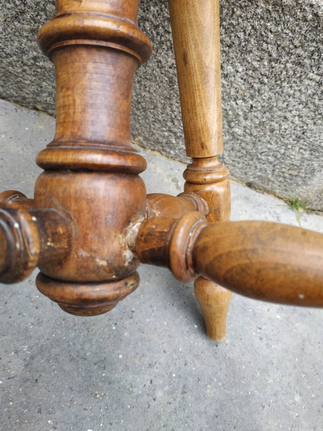 adjustable D Artistes stool