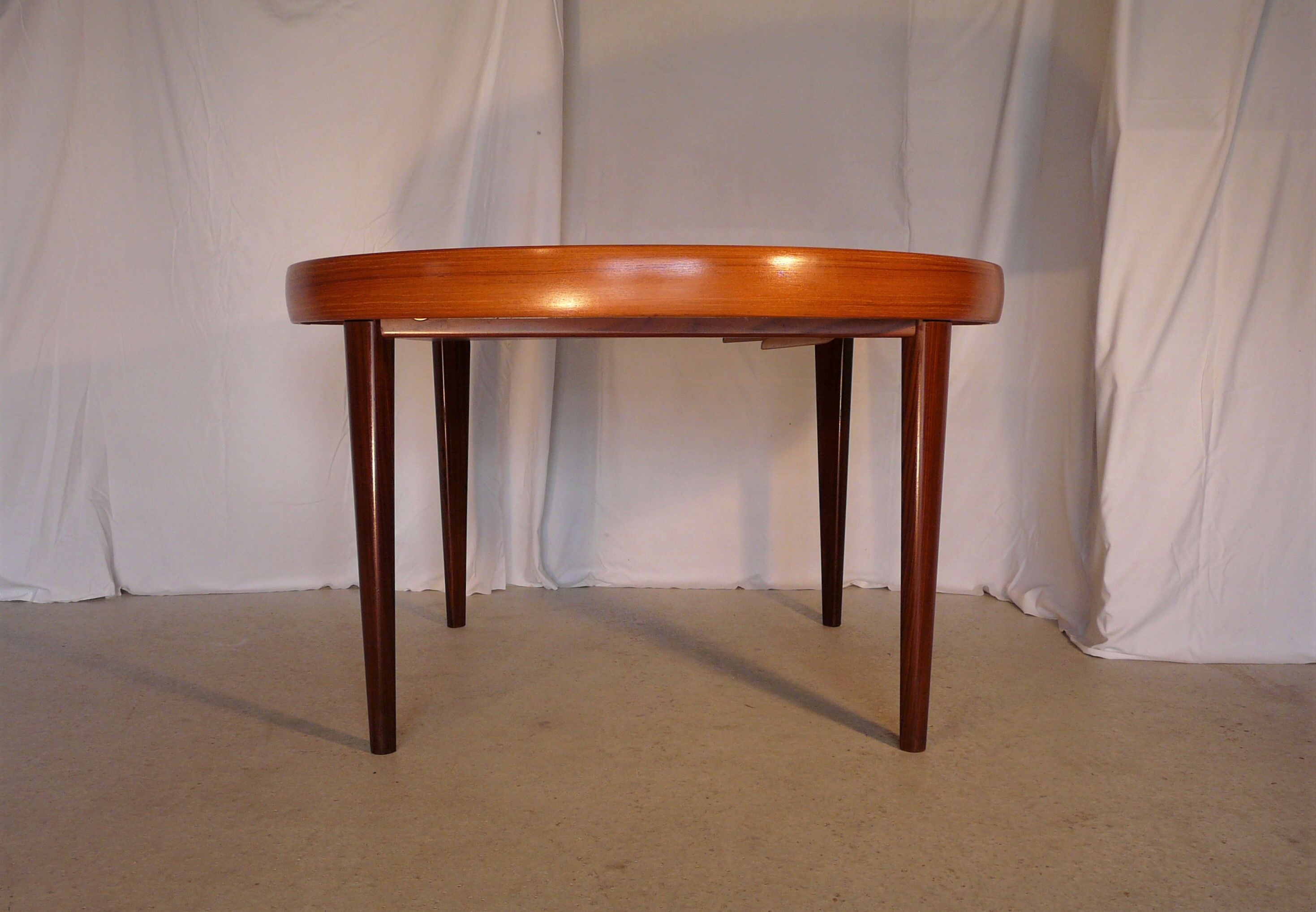 Scandinavian vintage extendable round table