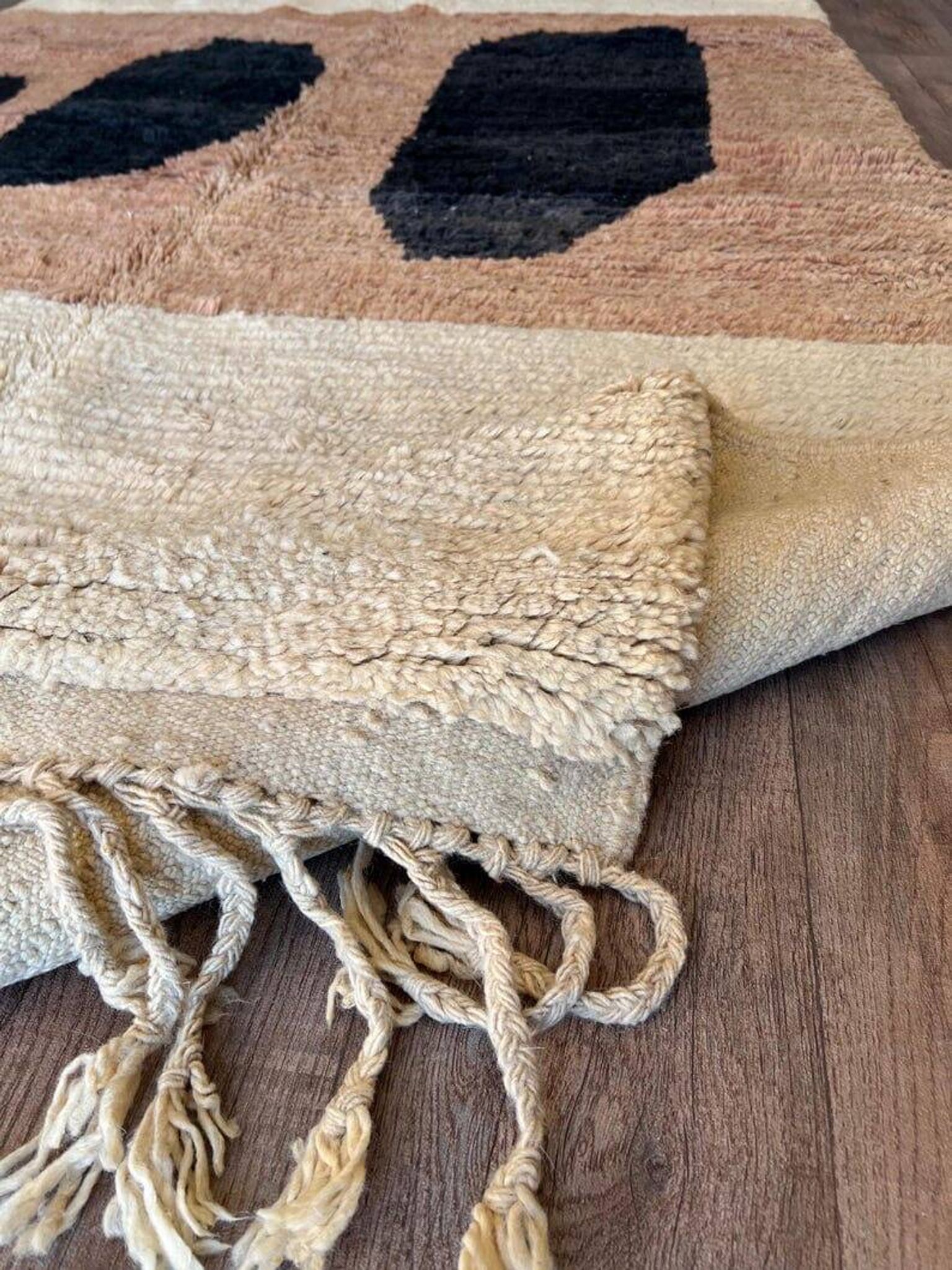 Handwoven artisan rug, size 150 x 250 cm