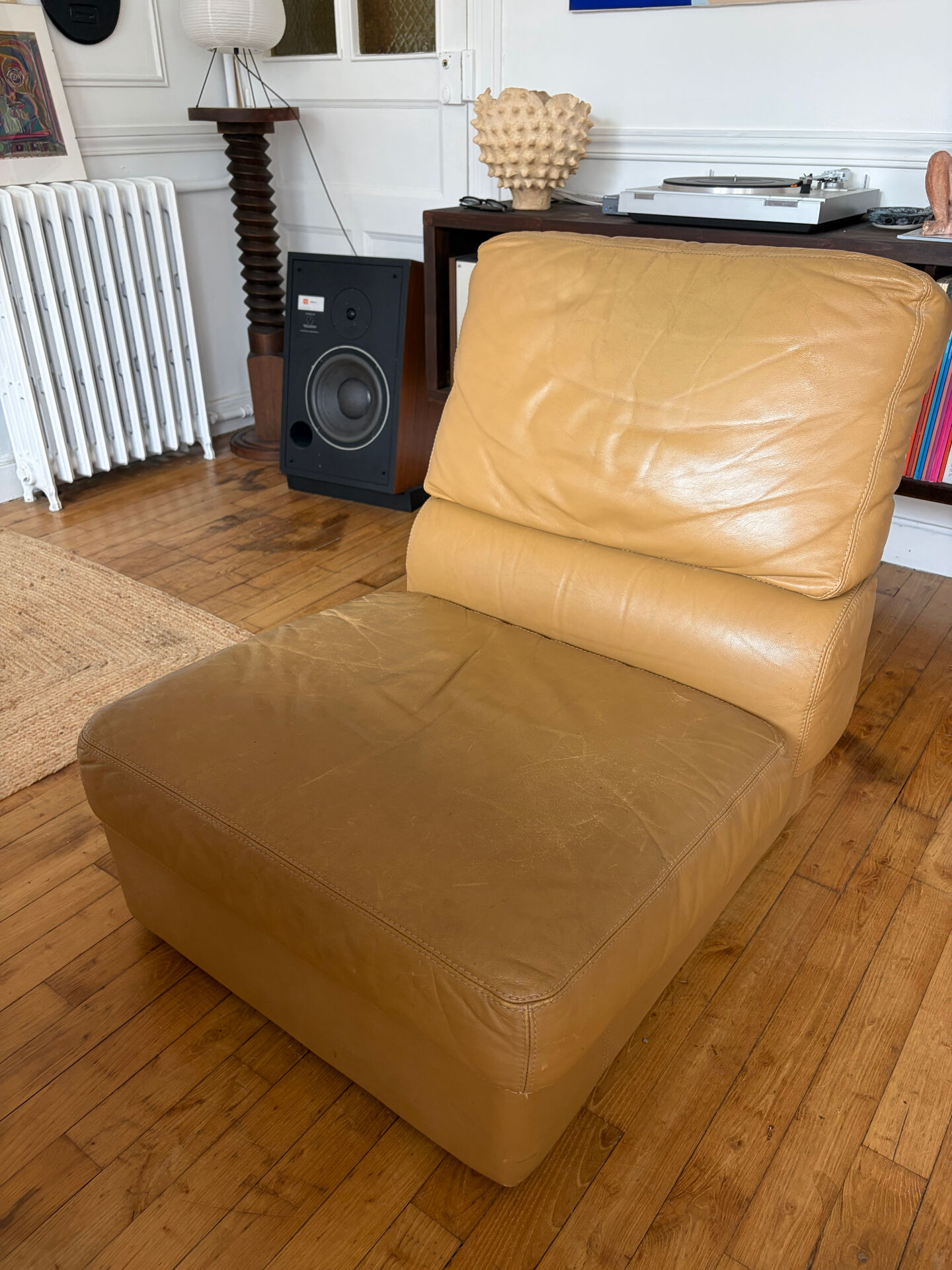 Chauffeuse en cuir vintage