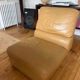 Chauffeuse en cuir vintage