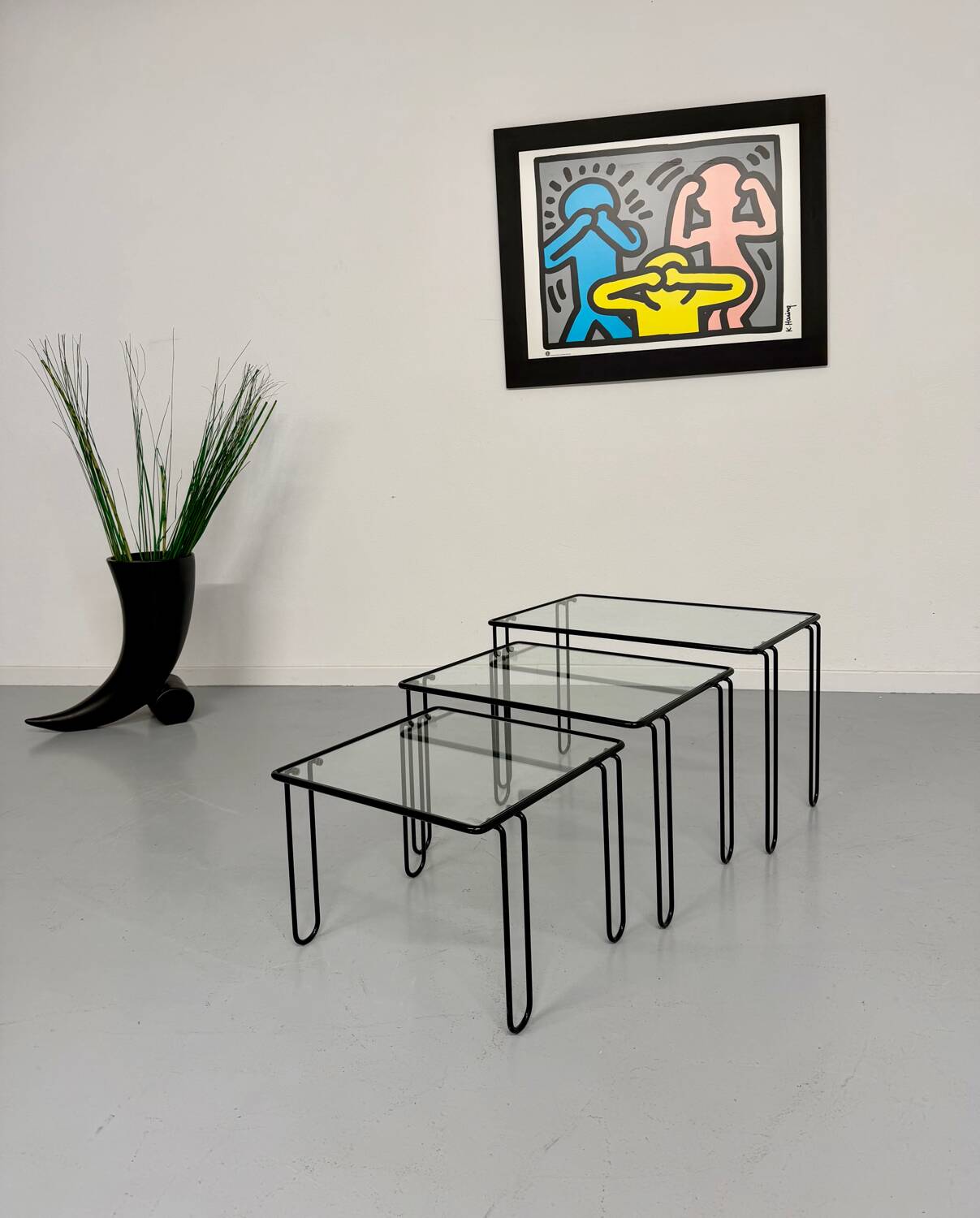 Vintage Italian design nesting coffee table in metal and glass from the 1980s