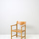 Chaise en bois avec accoudoirs