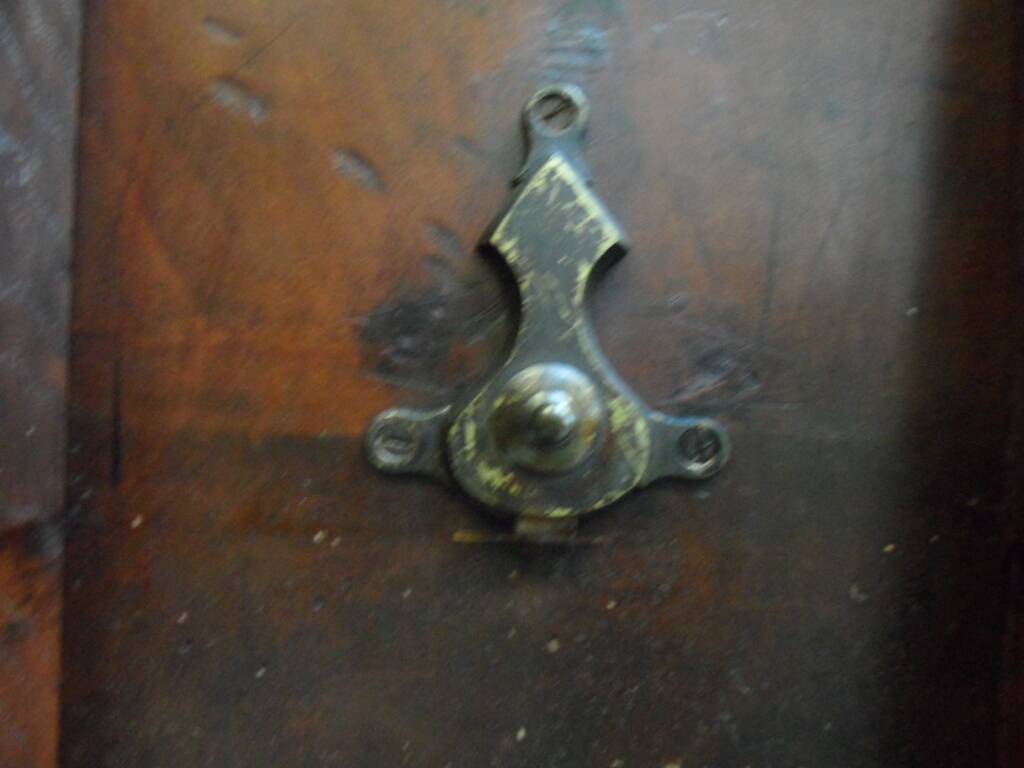 Table ronde inclinable antique en acajou