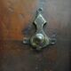 Table ronde inclinable antique en acajou