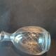 Carafe vintage en verre cristallin gravé – bouchon taillé assorti