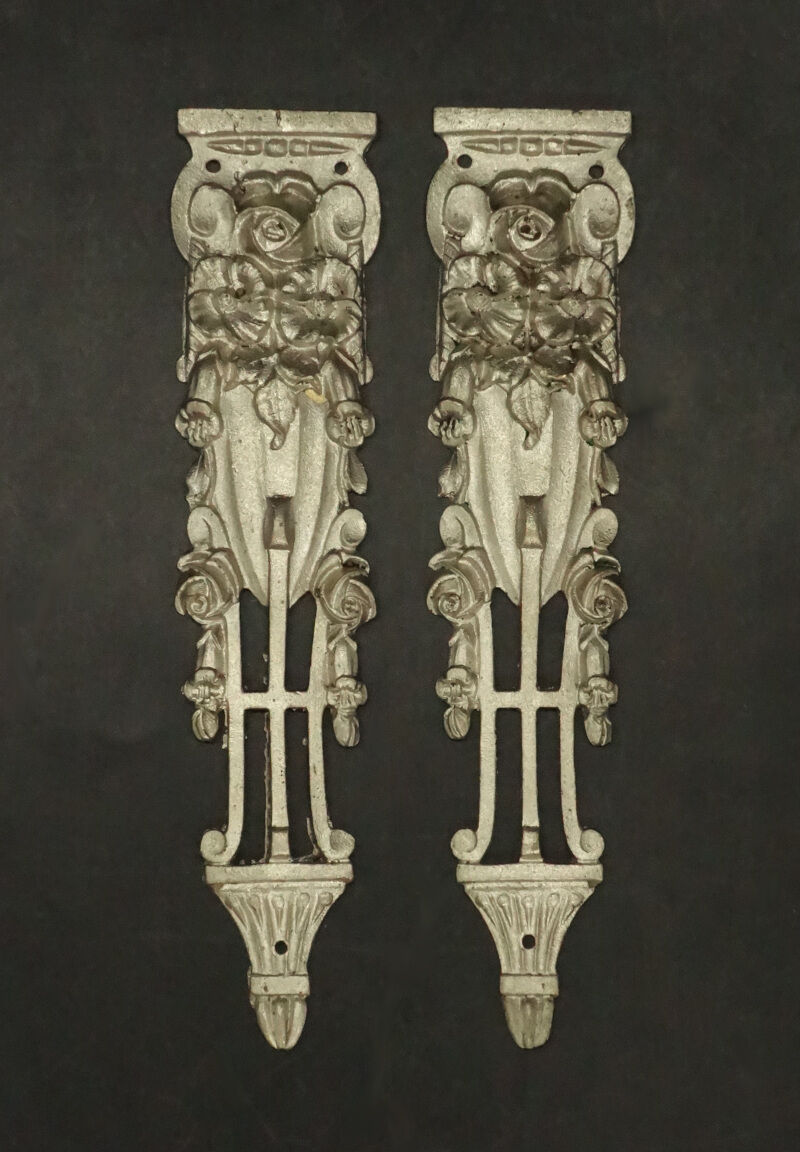 Paire de chutes ornements époque style Art Déco