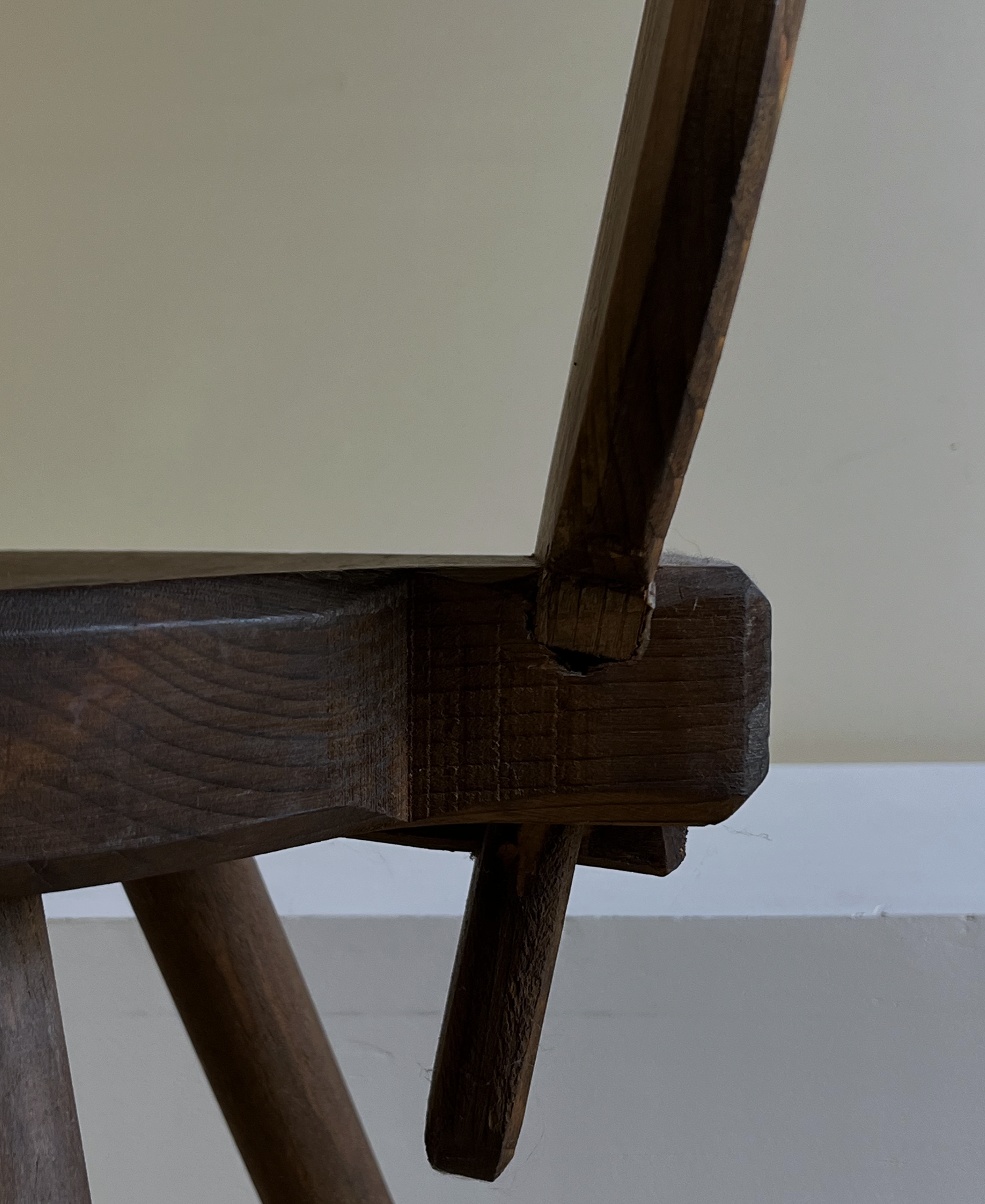 Tripod brutalist chair