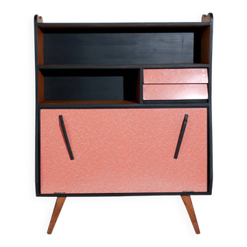 Meuble de rangement rétro vintage en bois avec accents saumon-corail et pieds compas, années 1950