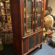 Armoire vitrine en rouge et noir