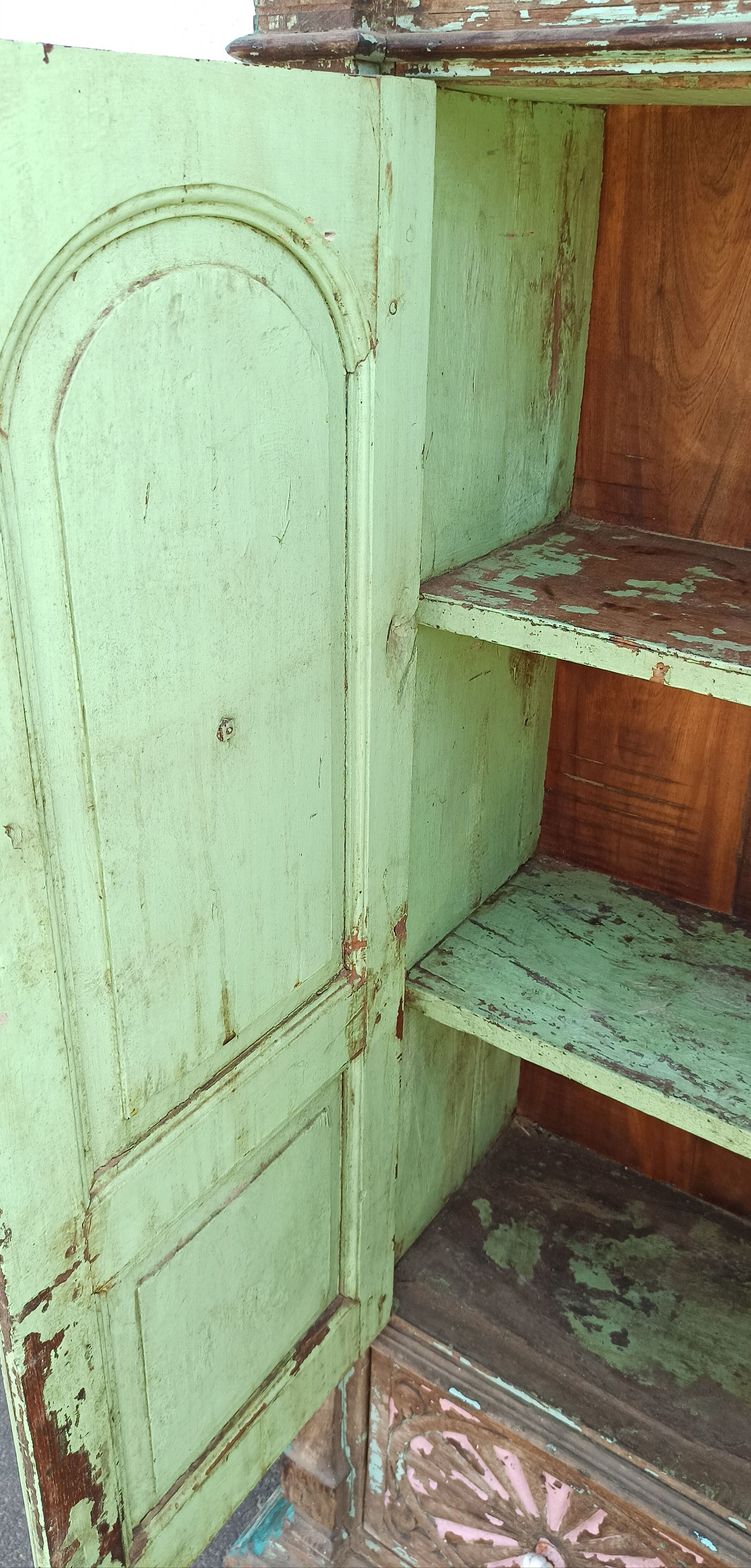 Old wooden cabinet - 2 doors and 1 drawer