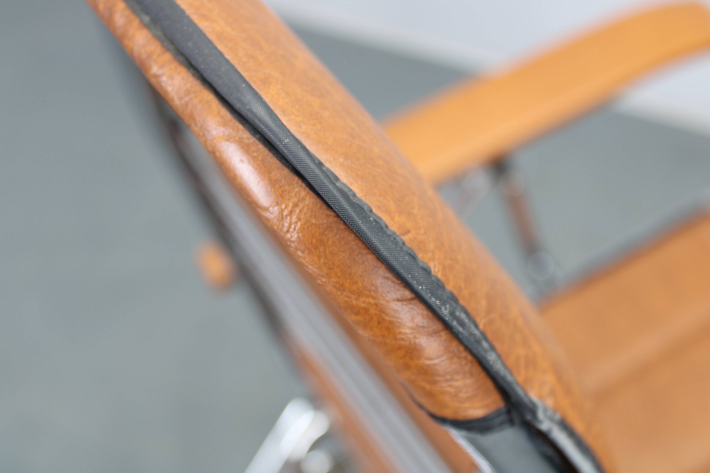 1970s Italian folding lounge chair with leatherette upholstery