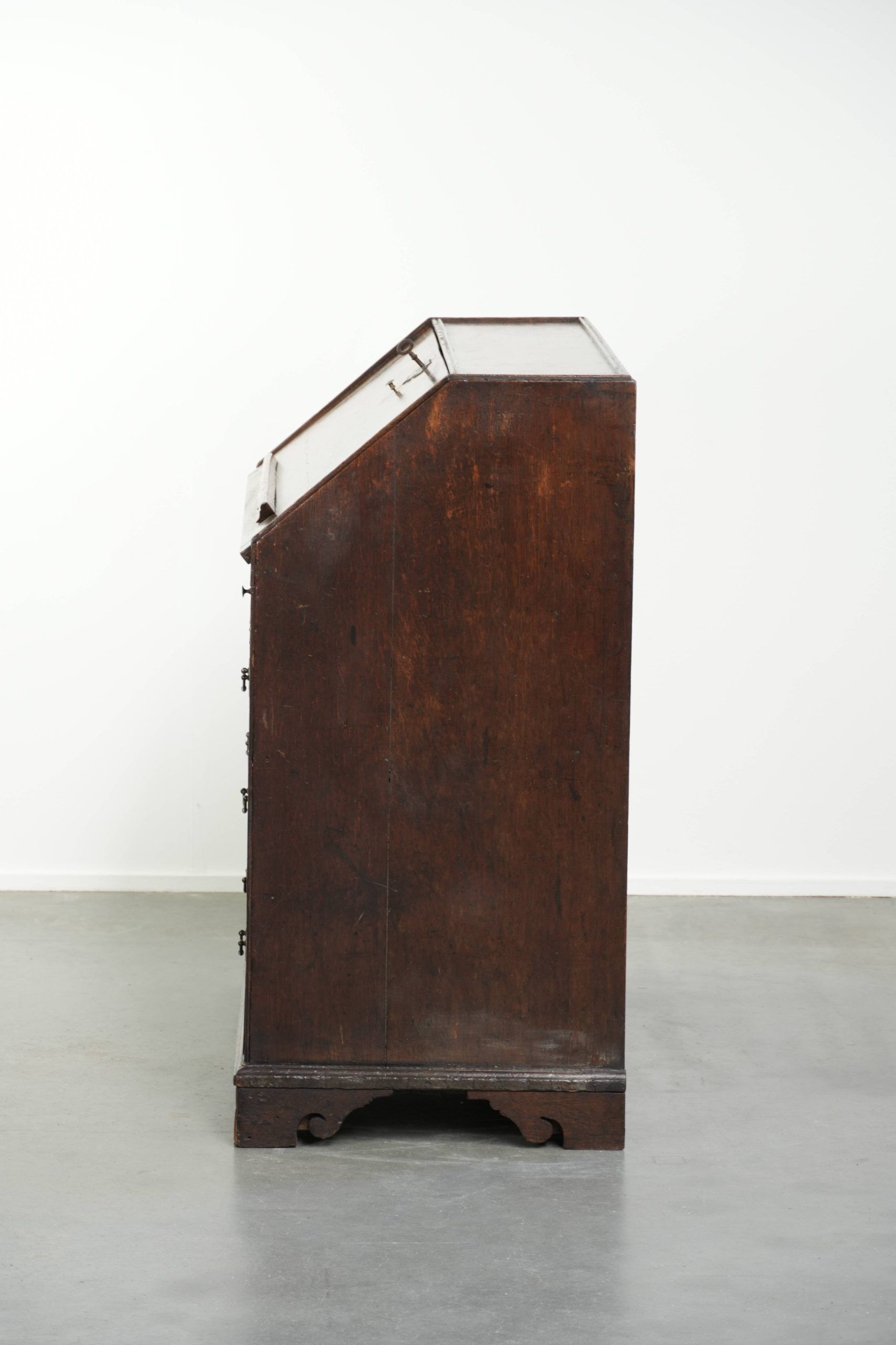 Secretary in ancient English oak from the early 18th century.