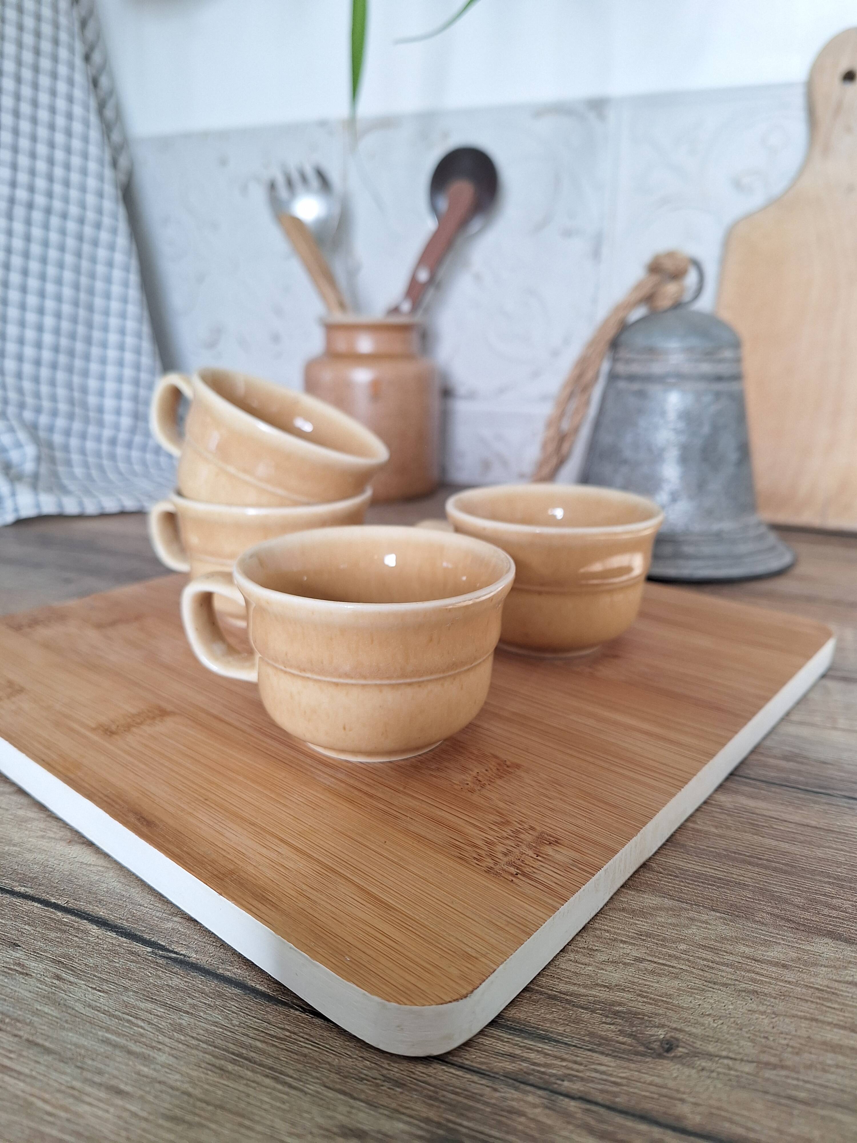 Tasses couleur beige miel
