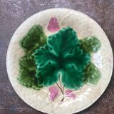 2 old plates in dabbling