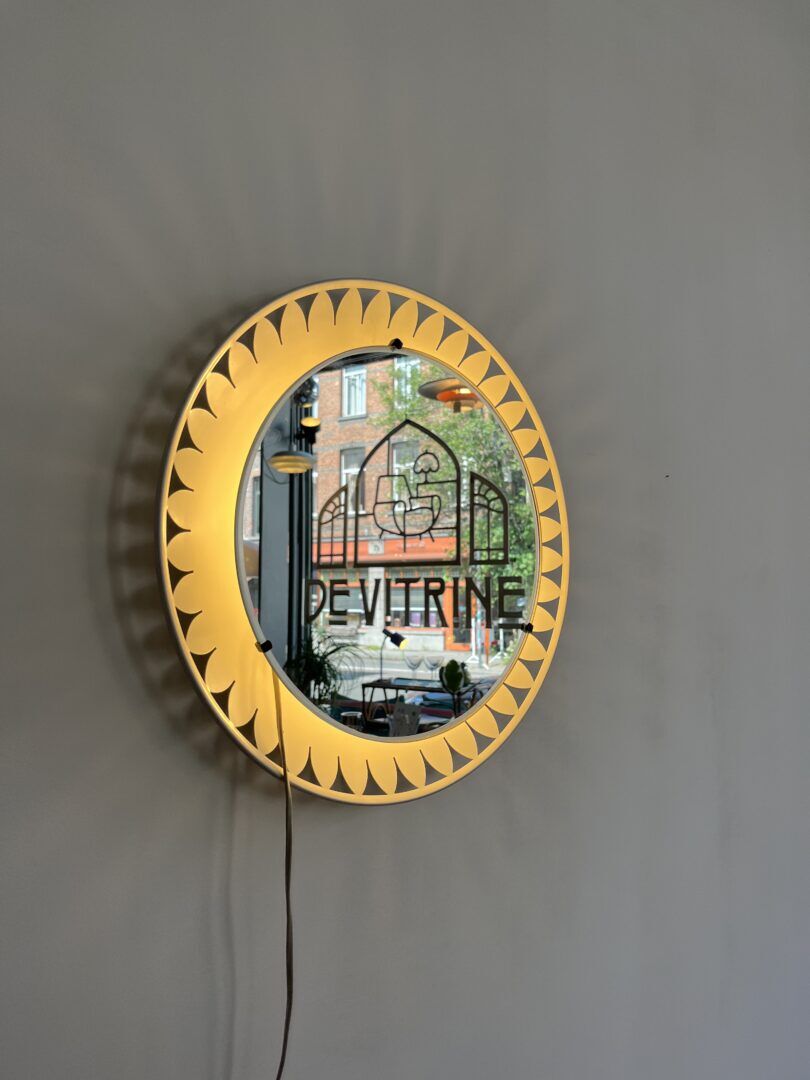 Illuminated flower mirror – Hillebrand, Ernst Igl