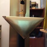 Hallogenous floor lamp with articulated arm