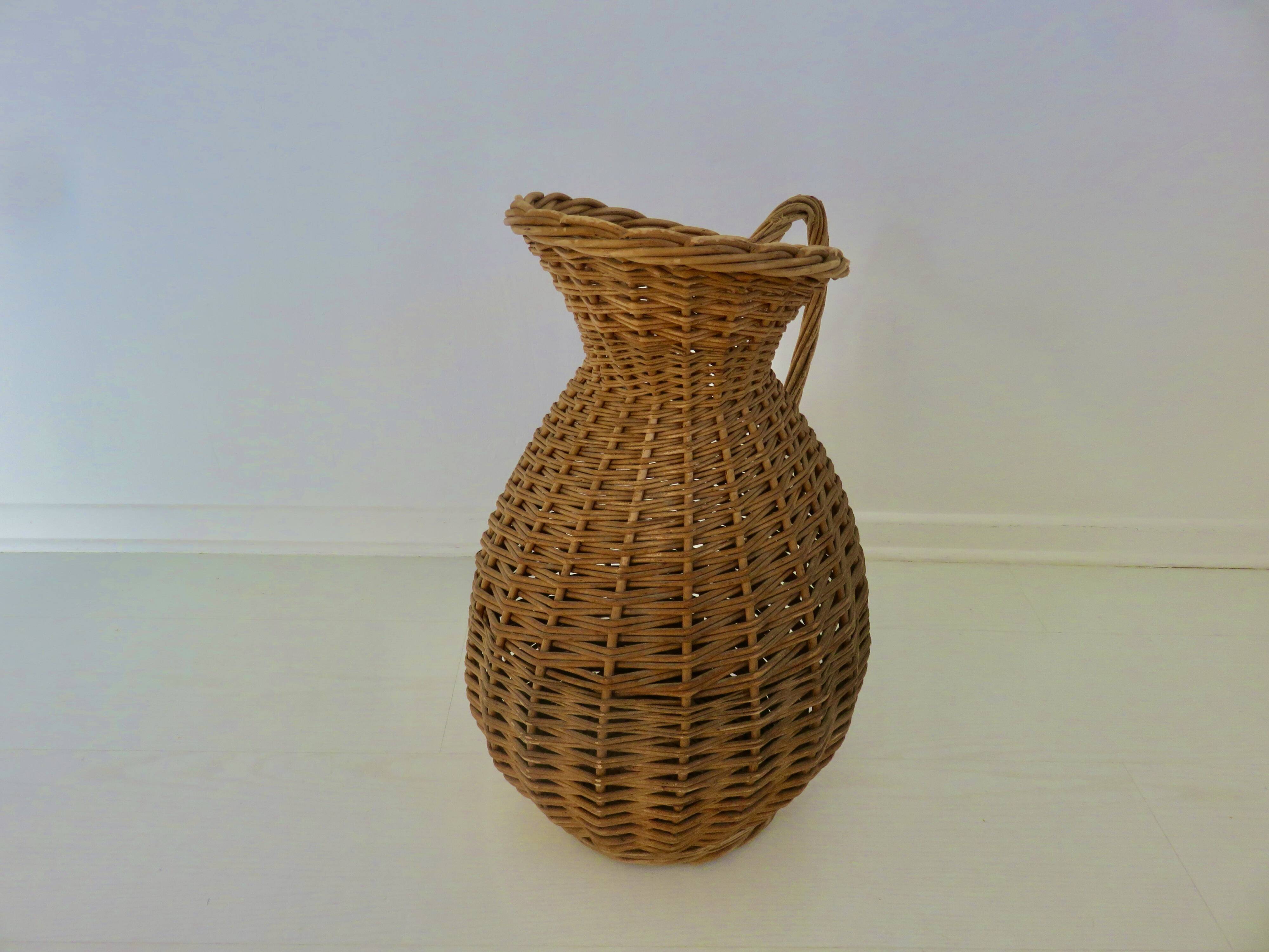 Imposant vase "pichet" en rotin, sud de la France, French Riviera, 1970