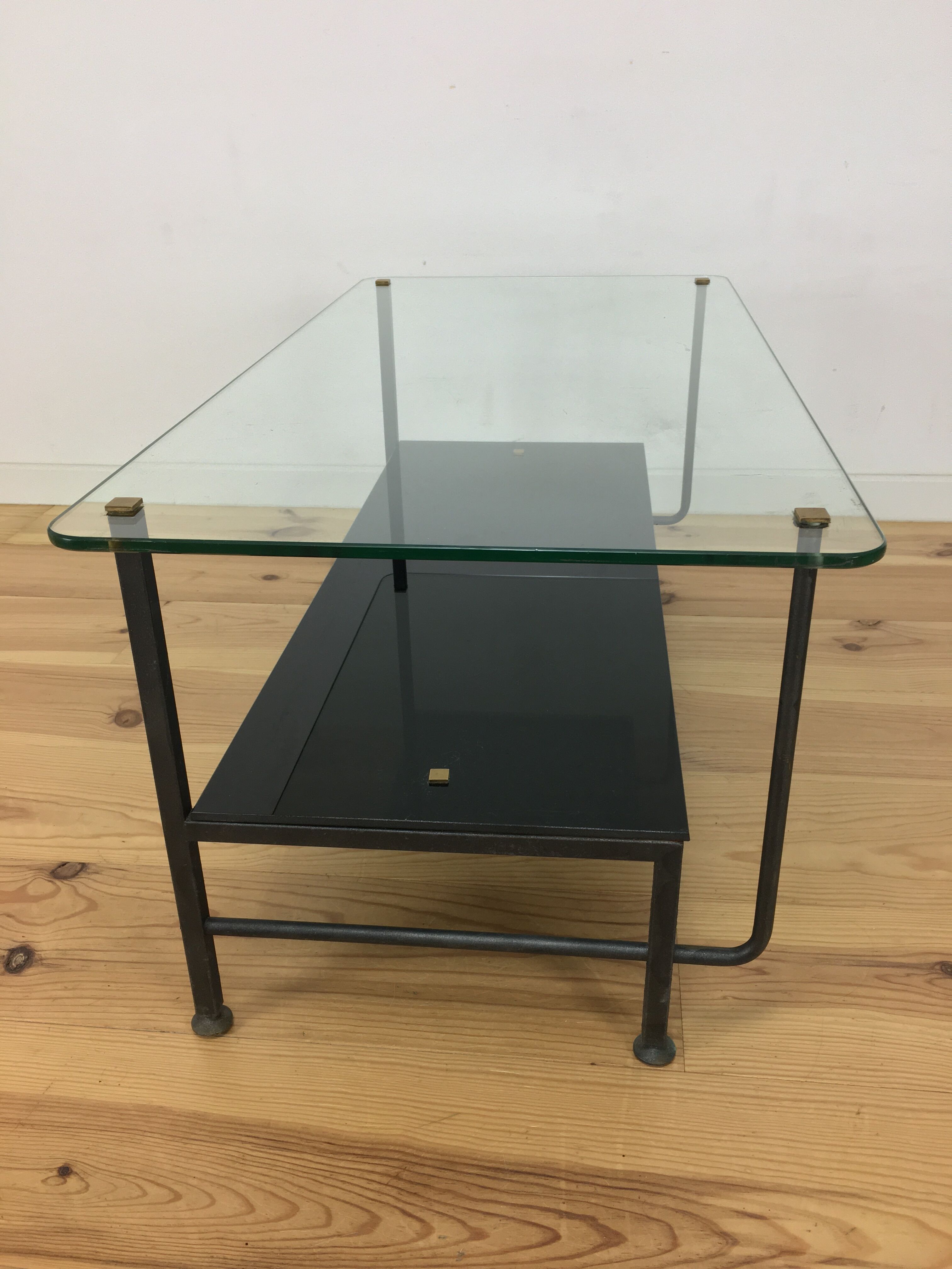 Table basse asymétrique années 50, verre et métal