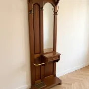 Porte-manteau ancien en bois avec miroir