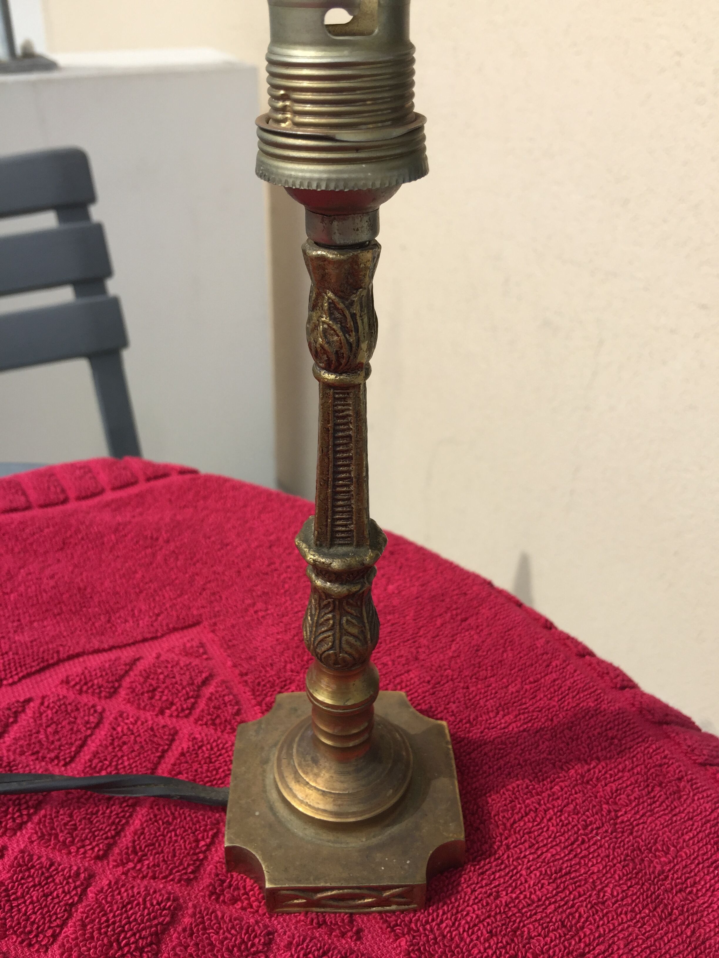 Chiseled copper lamp foot