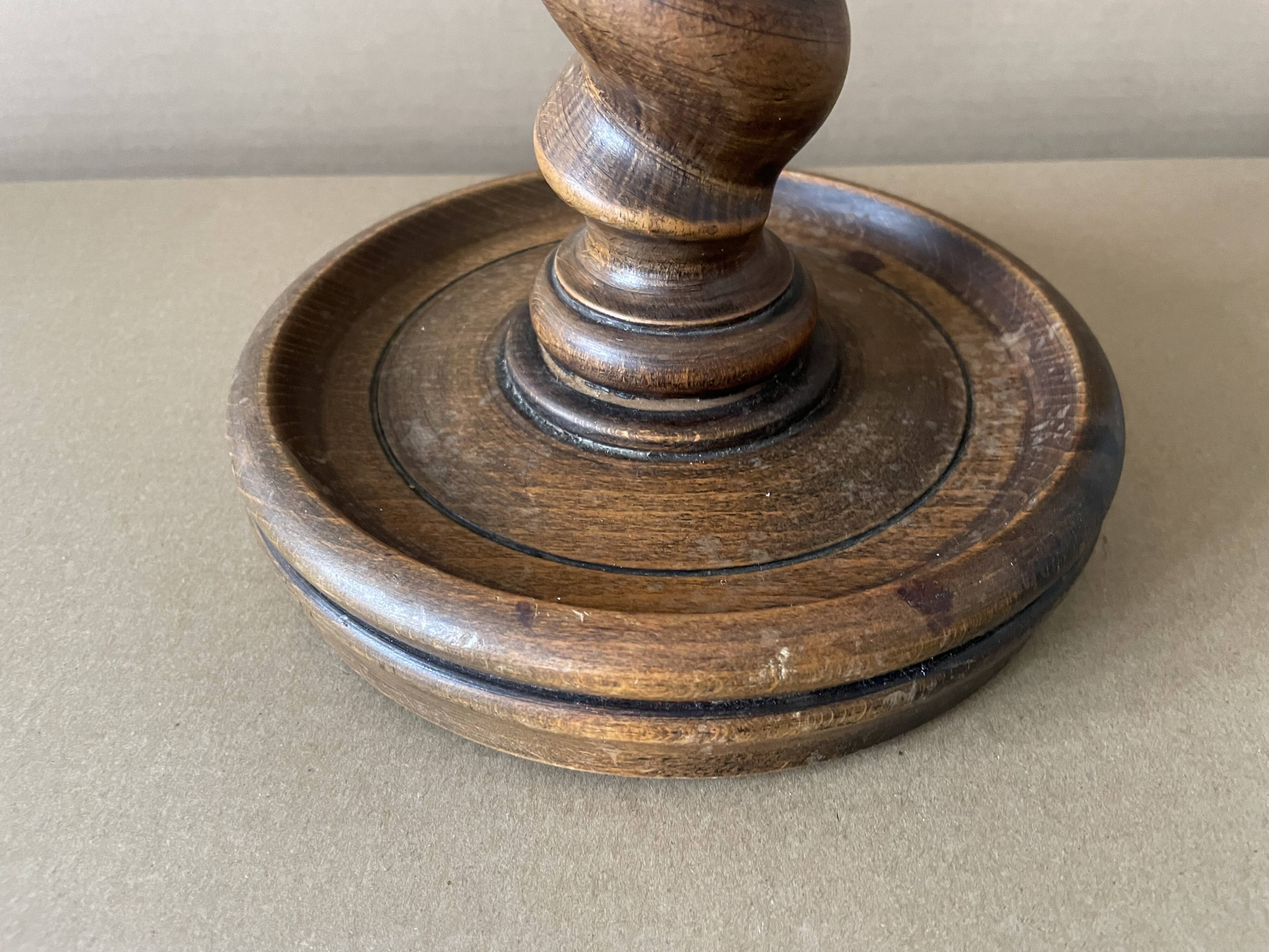 Lampe en bois ancienne