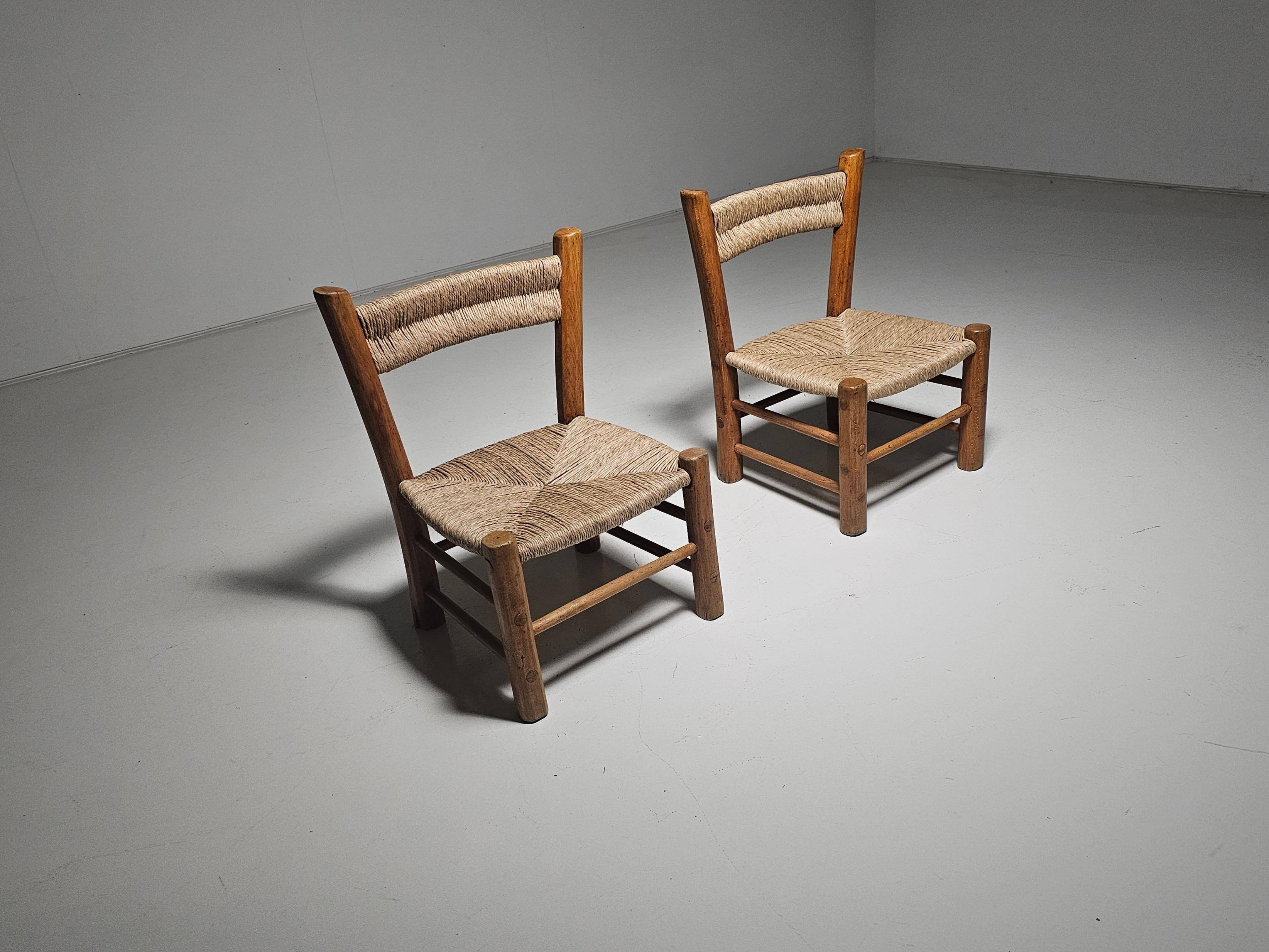 Pair of rustic French low chairs made of elm wood and straw, 1960s.