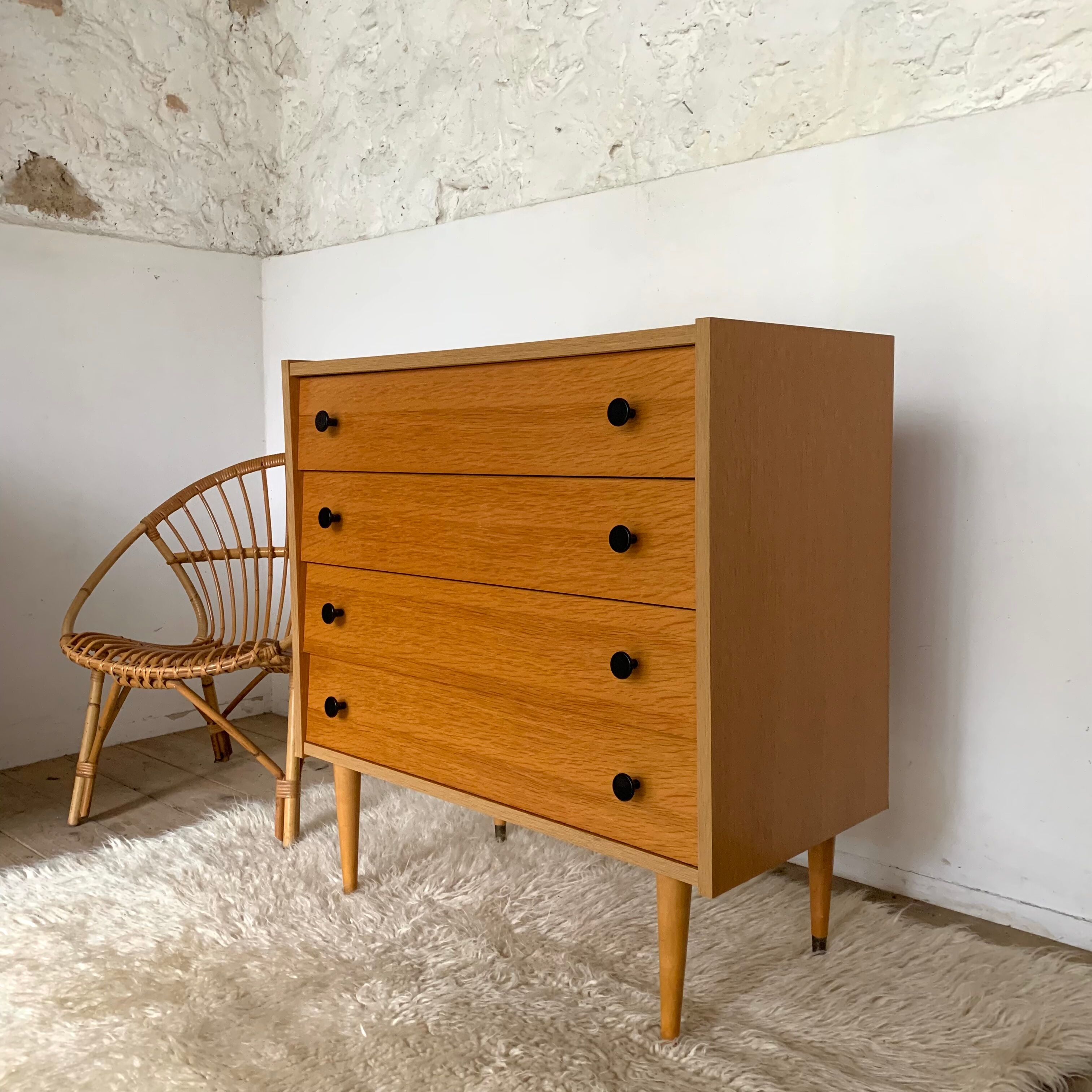 Vintage chest of drawers in chene