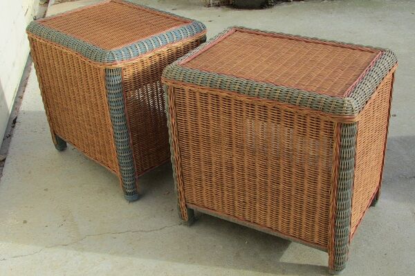 Pair of nightstands in braided rattan, colorized