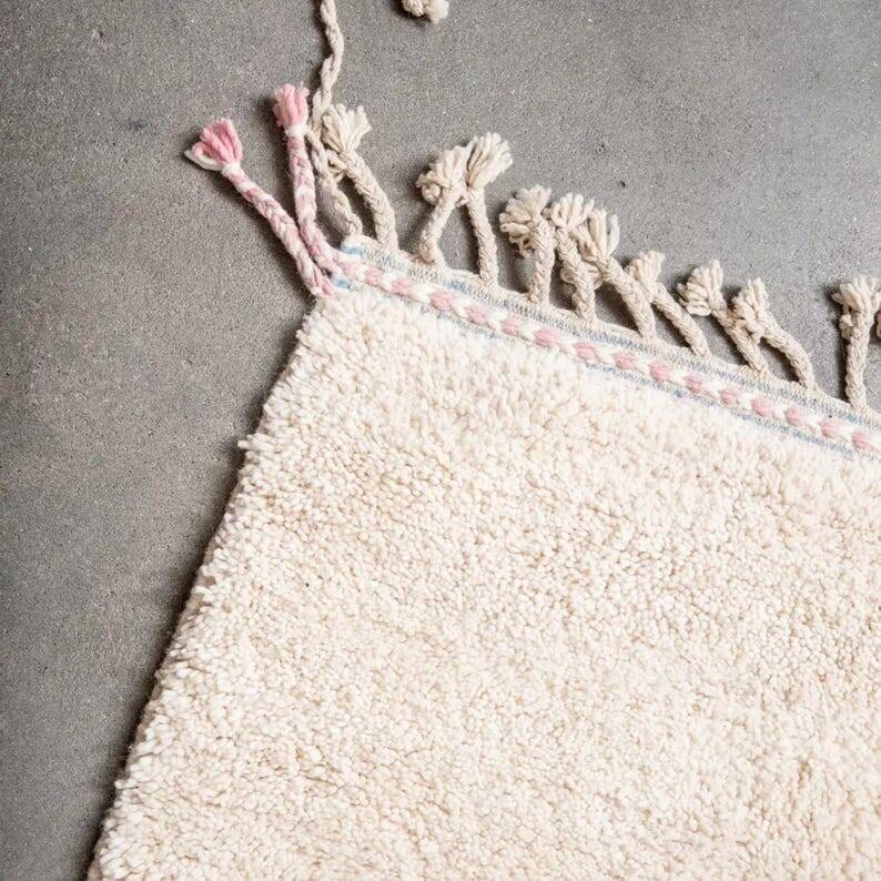 Handmade pure wool rug, 2/3 cm.