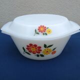 Flat vintage round Arcopal casserole with flowers