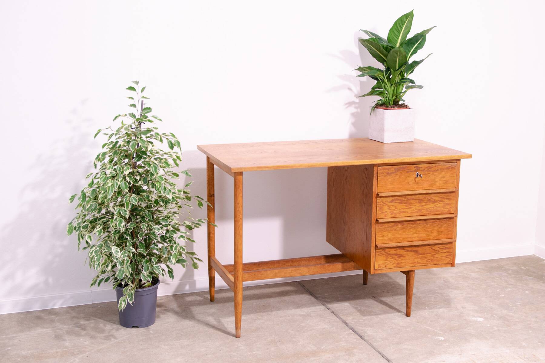 Bureau pour dames du milieu du siècle entièrement restauré, ULUV, années 1960, Tchécoslovaquie