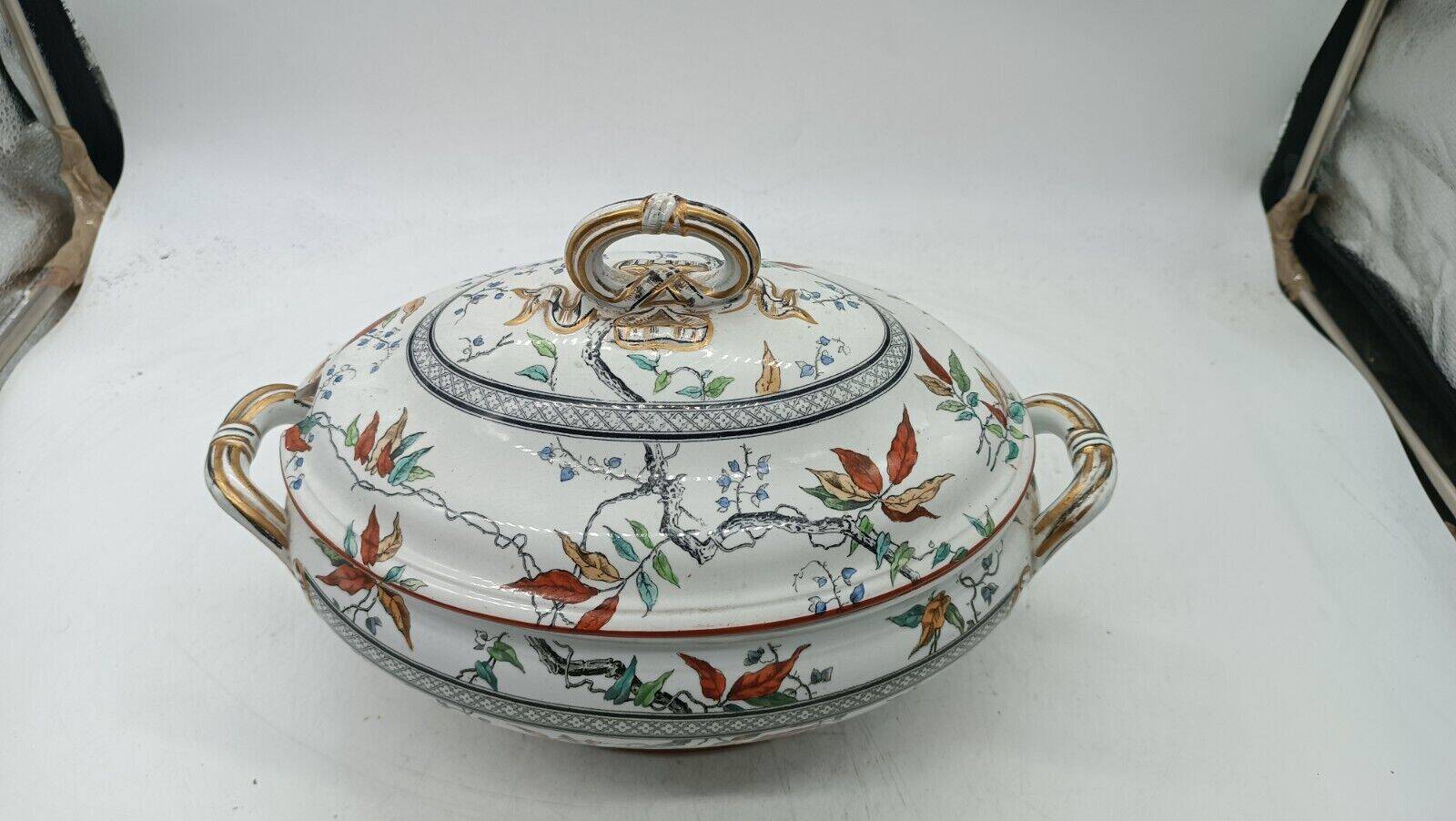 Antique porcelain soup tureen England Minton satsuma 19th century
