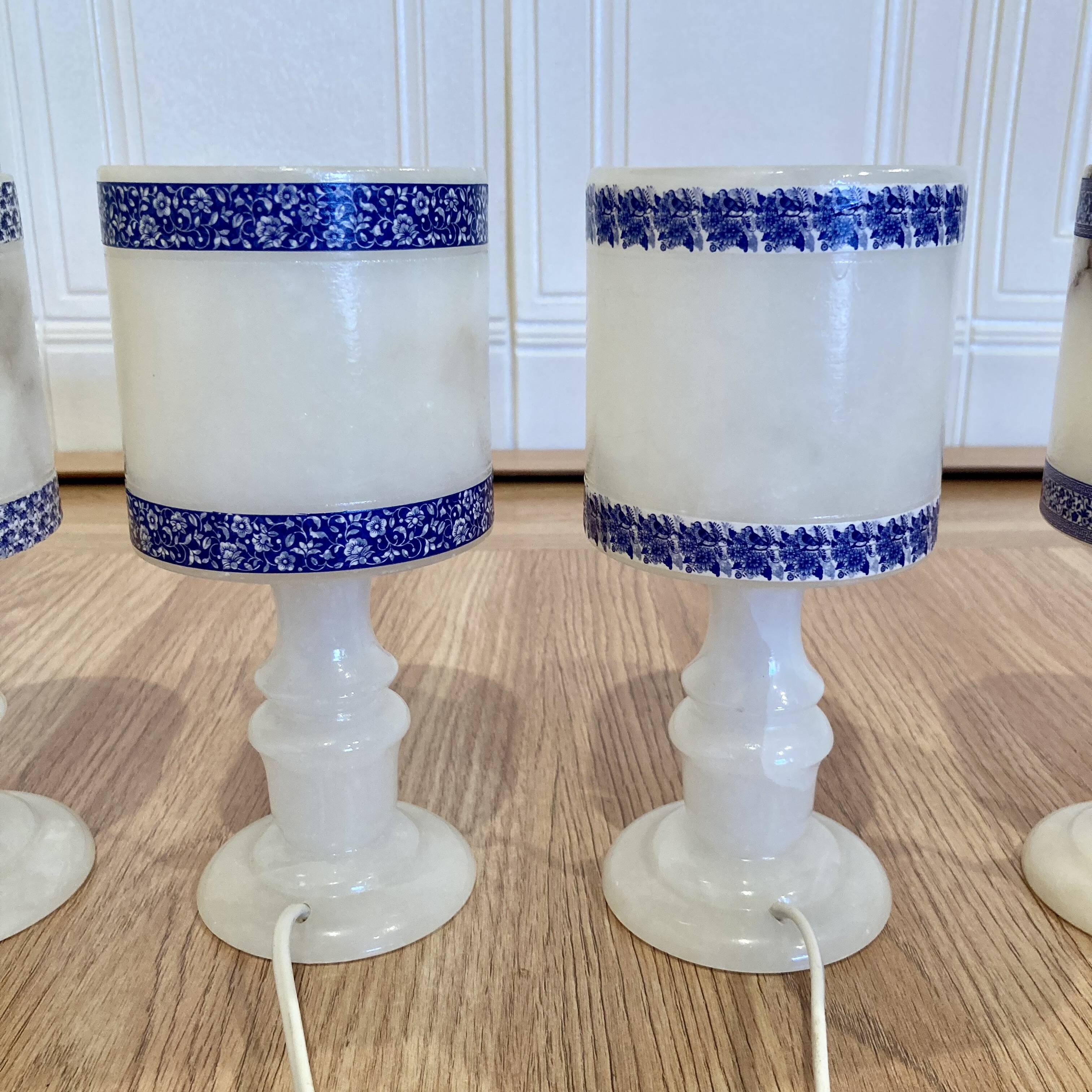 Ensemble de cinq lampes en albâtre design 1950.