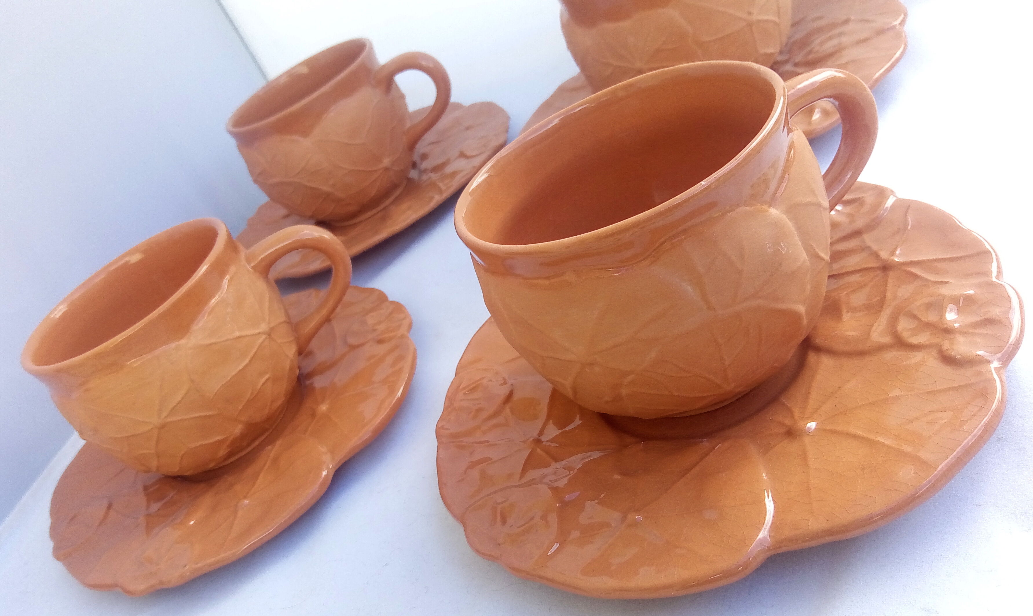 Lot of 4 cups terracotta earth foliage