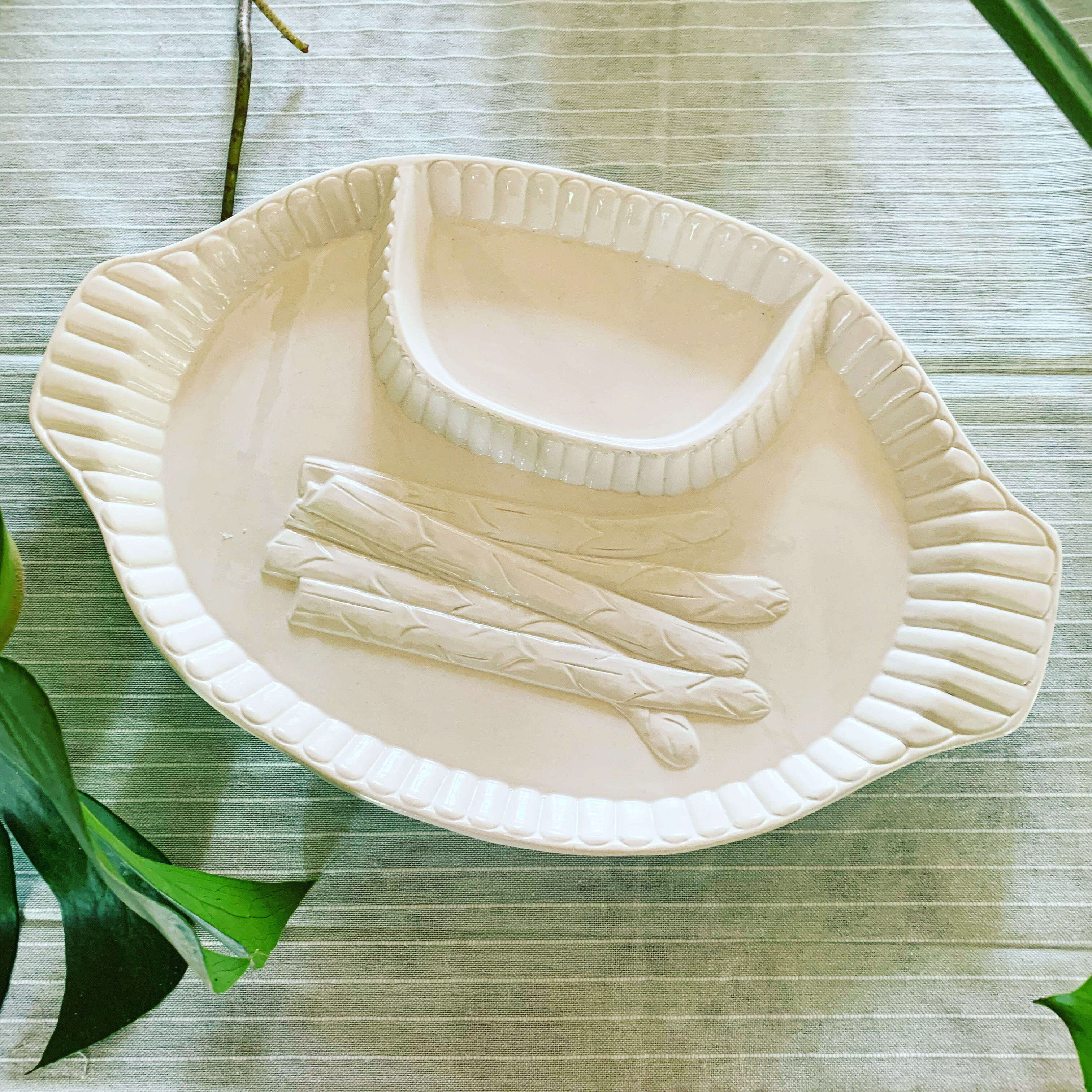 Porcelain asparagus dish