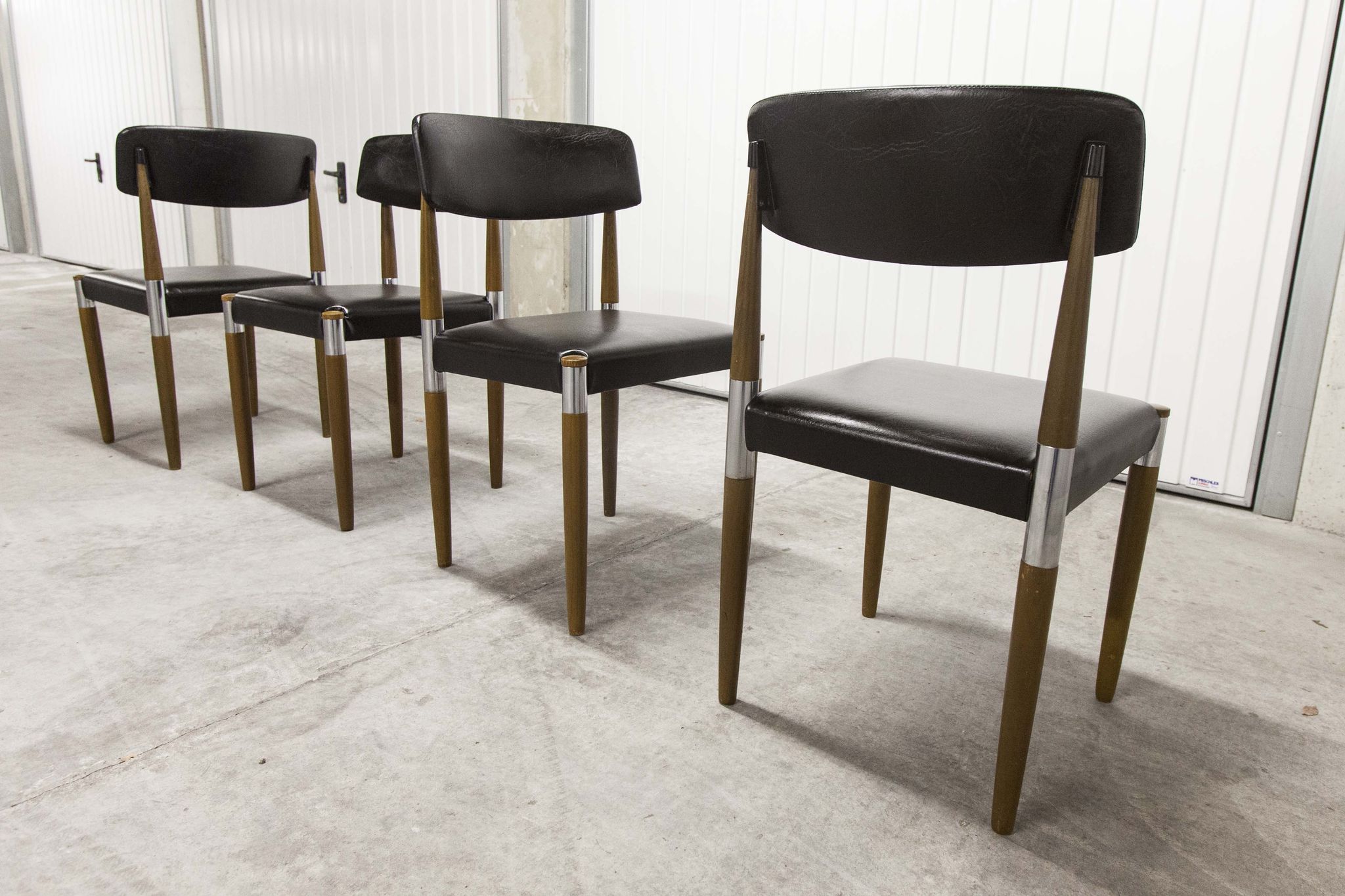 Lot of 4 Scandinavian chairs feet fused wood 60's